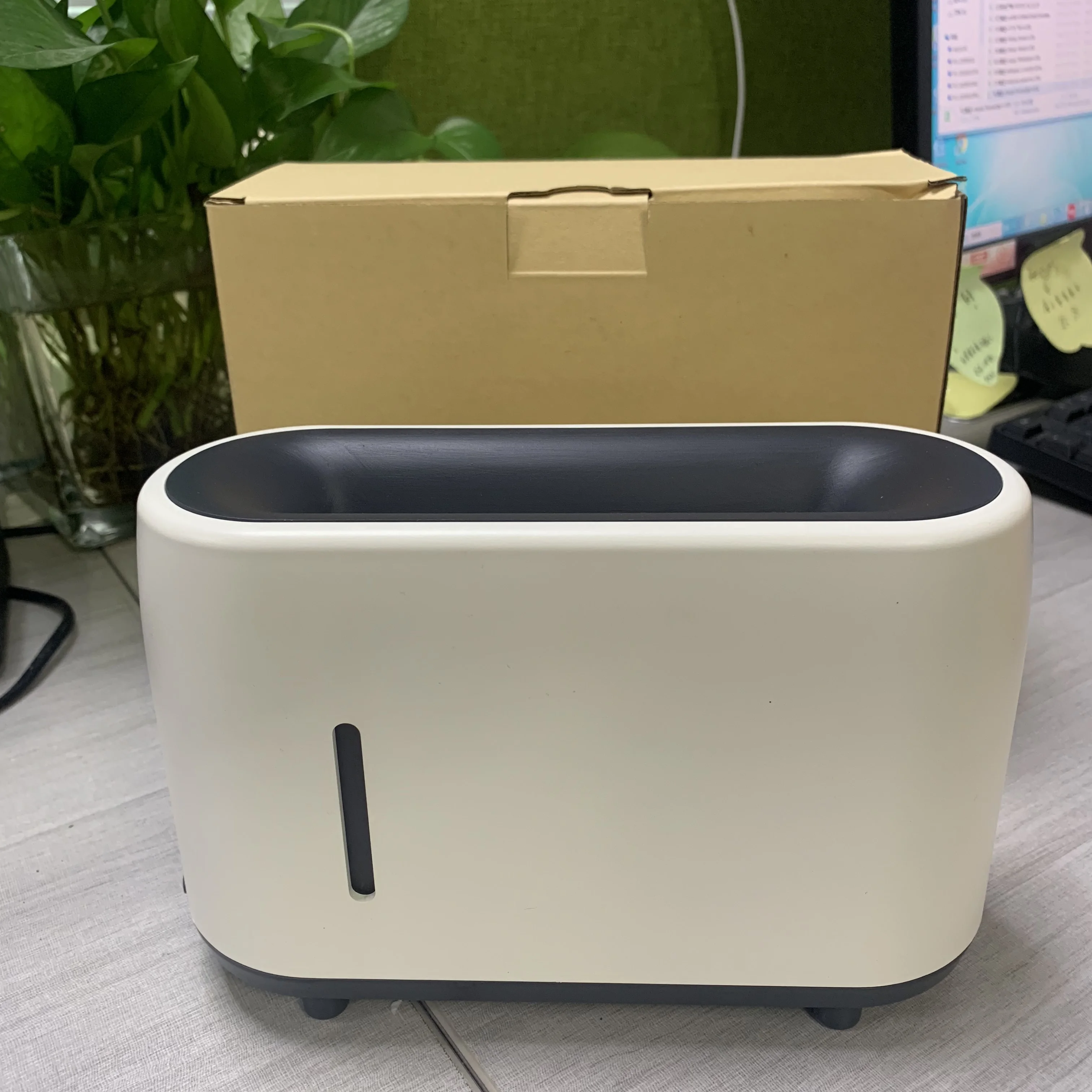 Quiet 240ml Aromatherapy Mist Essential Oil Diffuser Flame Humidifier with Flame Night Light Remote Control Timer