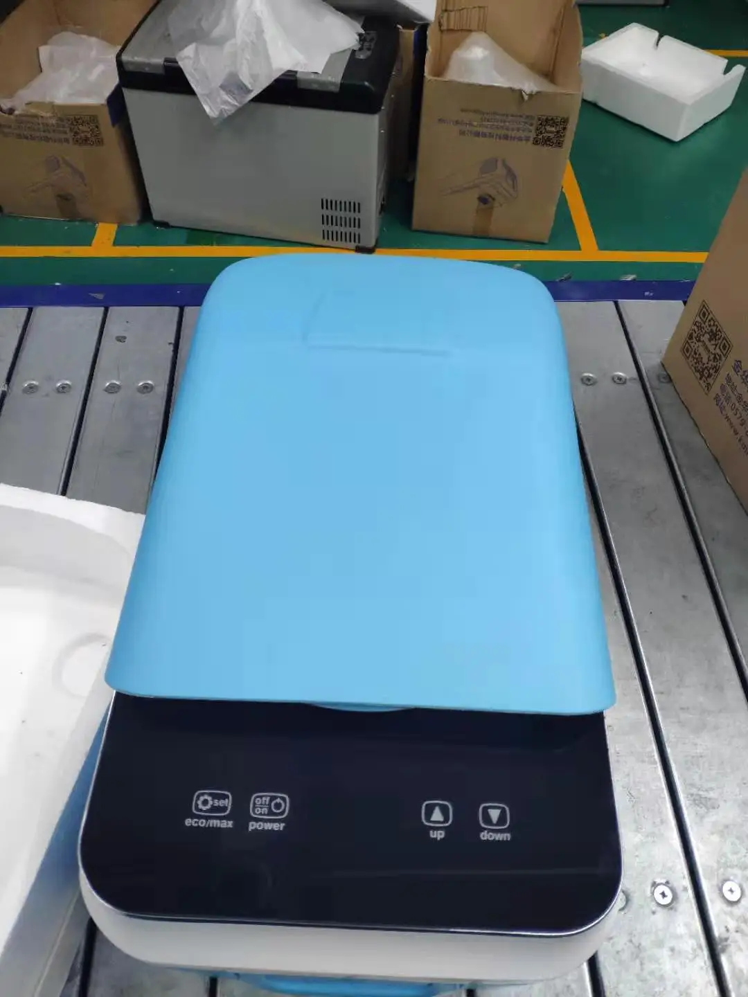 
18L 26L Potable AC DC 12V 24V mobile fridge & freezer,for camping use,car,RV or truck,with solar panel 