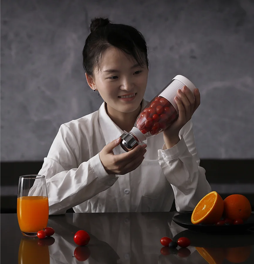 Новейший продукт, Беспроводная зарядка, электрическая перезаряжаемая портативная мини-соковыжималка для фруктов