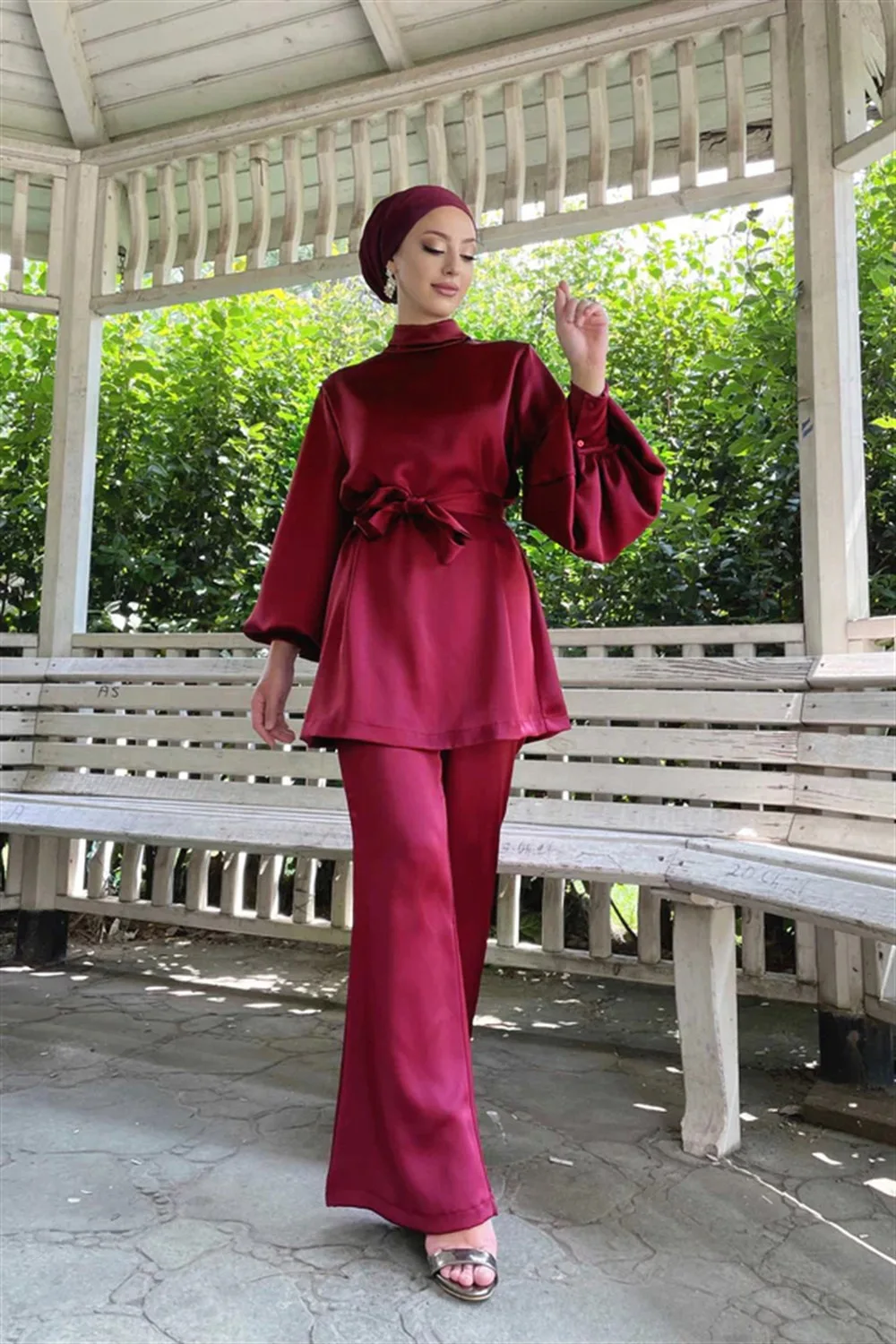 Colorful Wholesale 2 Pieces Plain Women Modest Tops and Pants Malaysia Dubai Satin Abaya Set Muslim Islamic Clothing