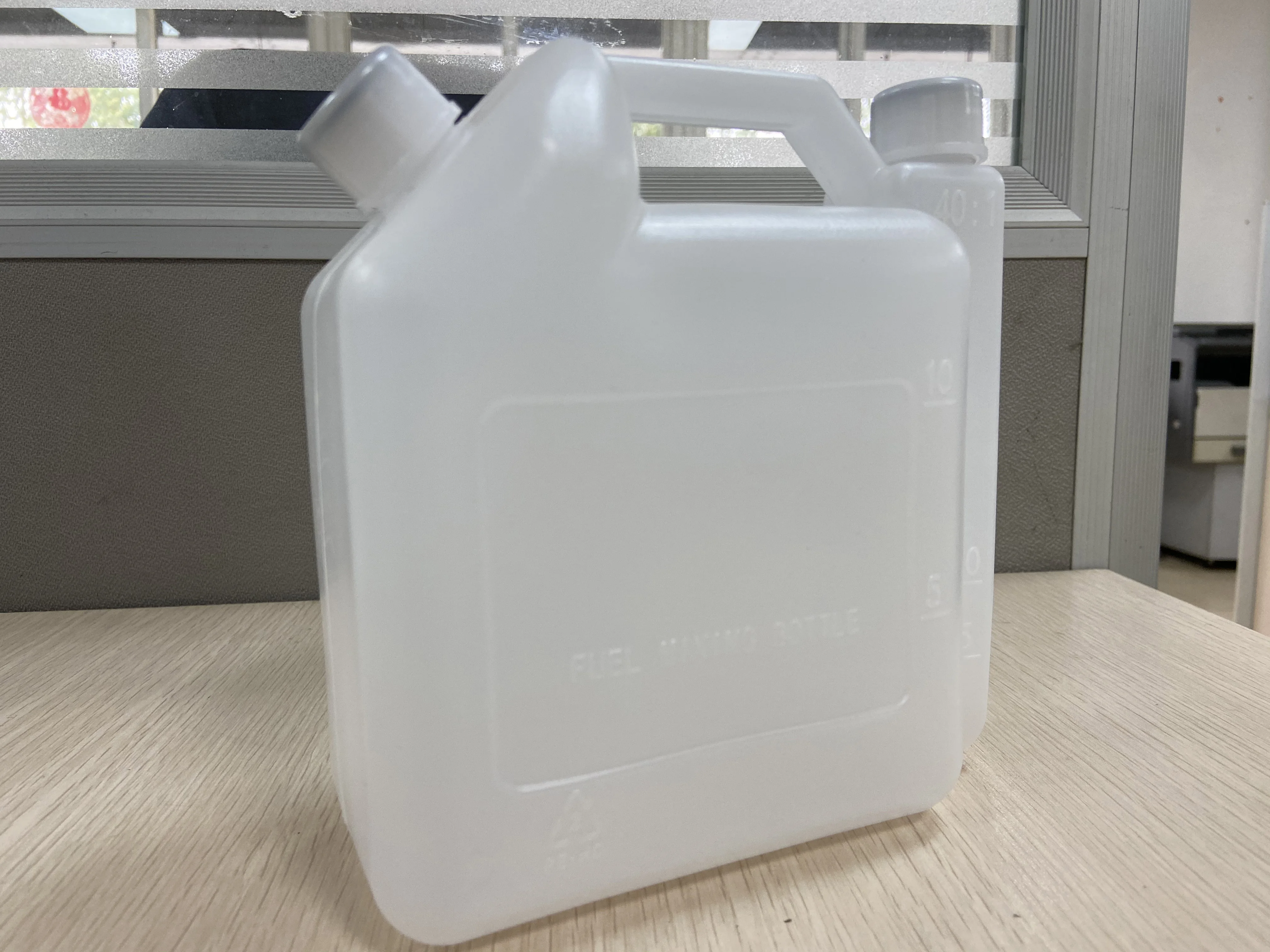 Fuel mixing bottle For Gasoline  Chain Saw and Gasoline Brush Cutter