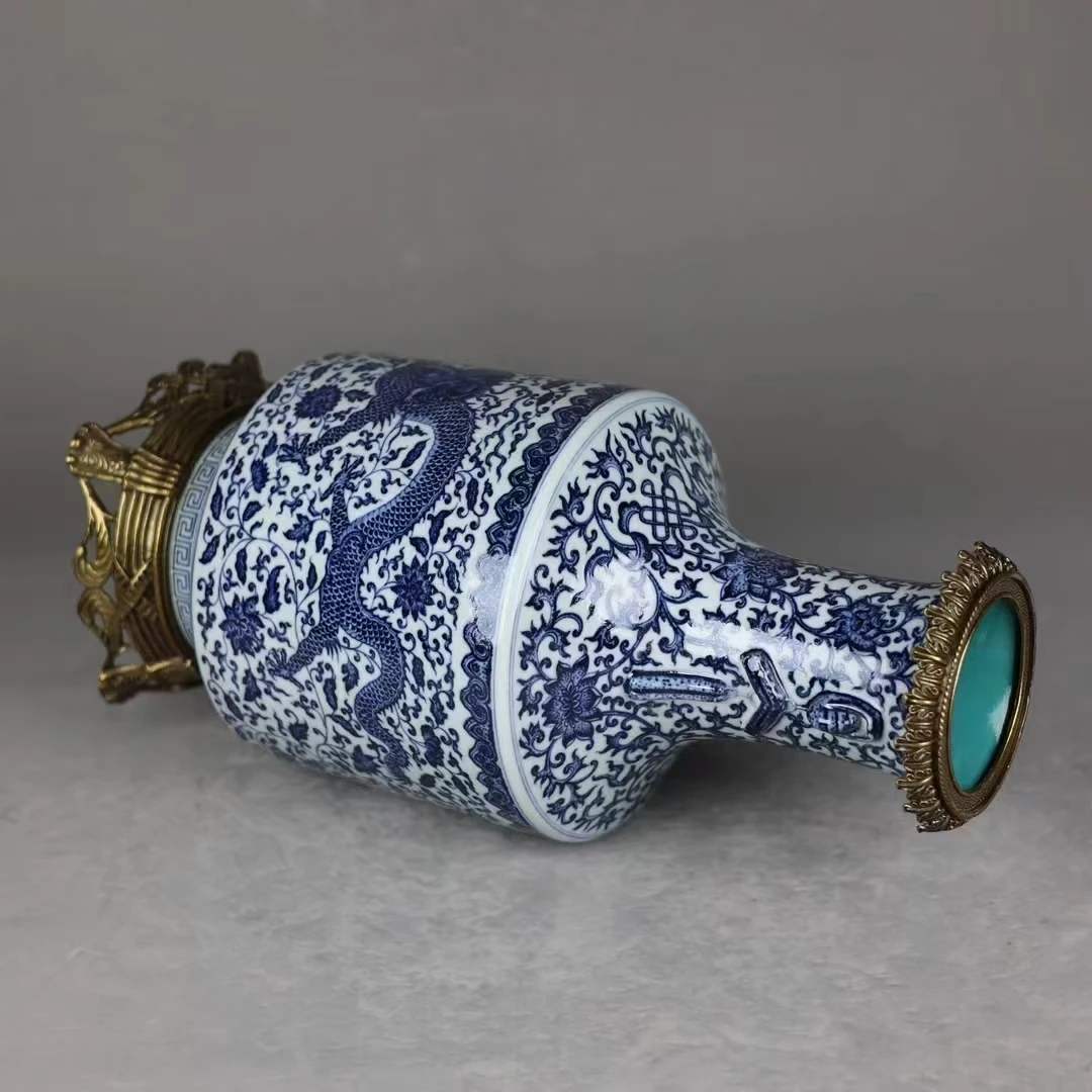 Jingdezhen Высококачественная антикварная расписанная вручную сине-белая фарфоровая ваза с орнаментом на аукцион Qianlong династии Цин
