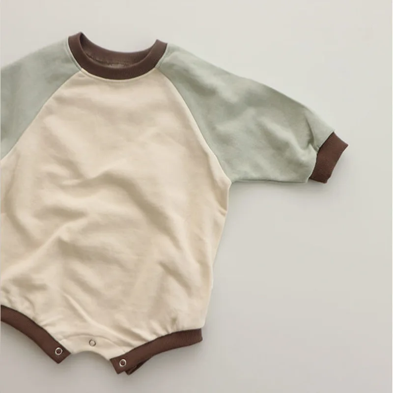 Korean baby autumn clothes new boys and girls contrast color Raglan lovely cotton triangle climbing one-piece