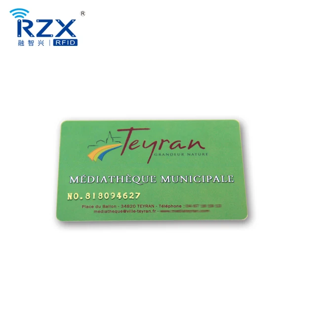 Индивидуальный дизайн ПВХ VIP Подарочная Карта персонализированные тисненые матовые обе стороны CMYK Печатные карты