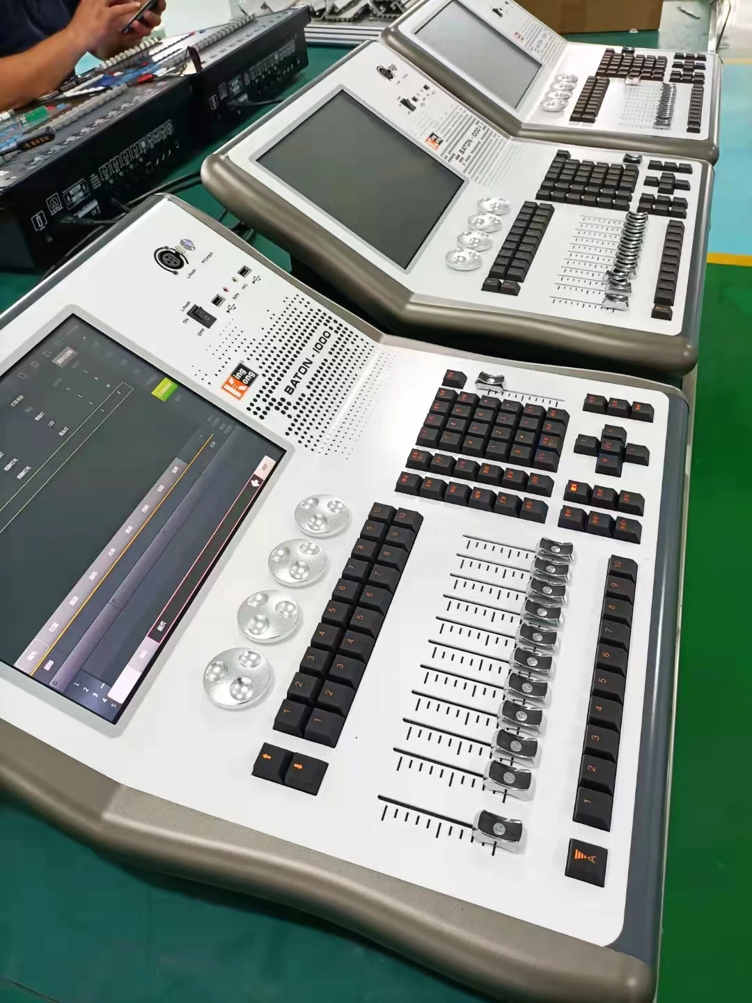 smart controller touch screen baton 1000 lighting console for events parties clubs