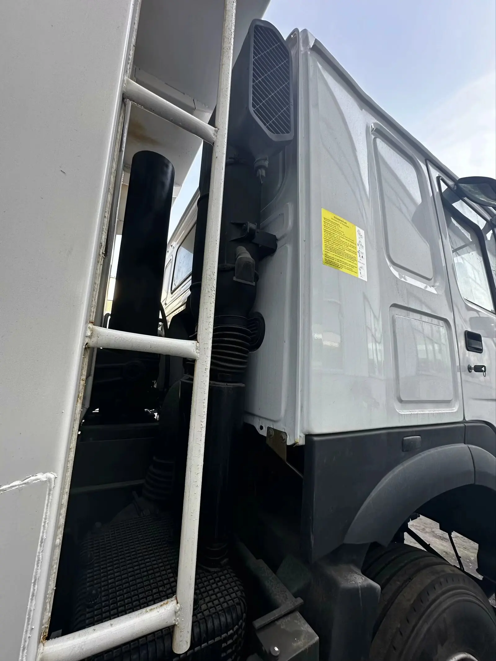 2021 КИТАЙСКИЙ Sinotruk Howo с двумя ручками 8x4 371 л.с. экономичным самосвал для загрузки.