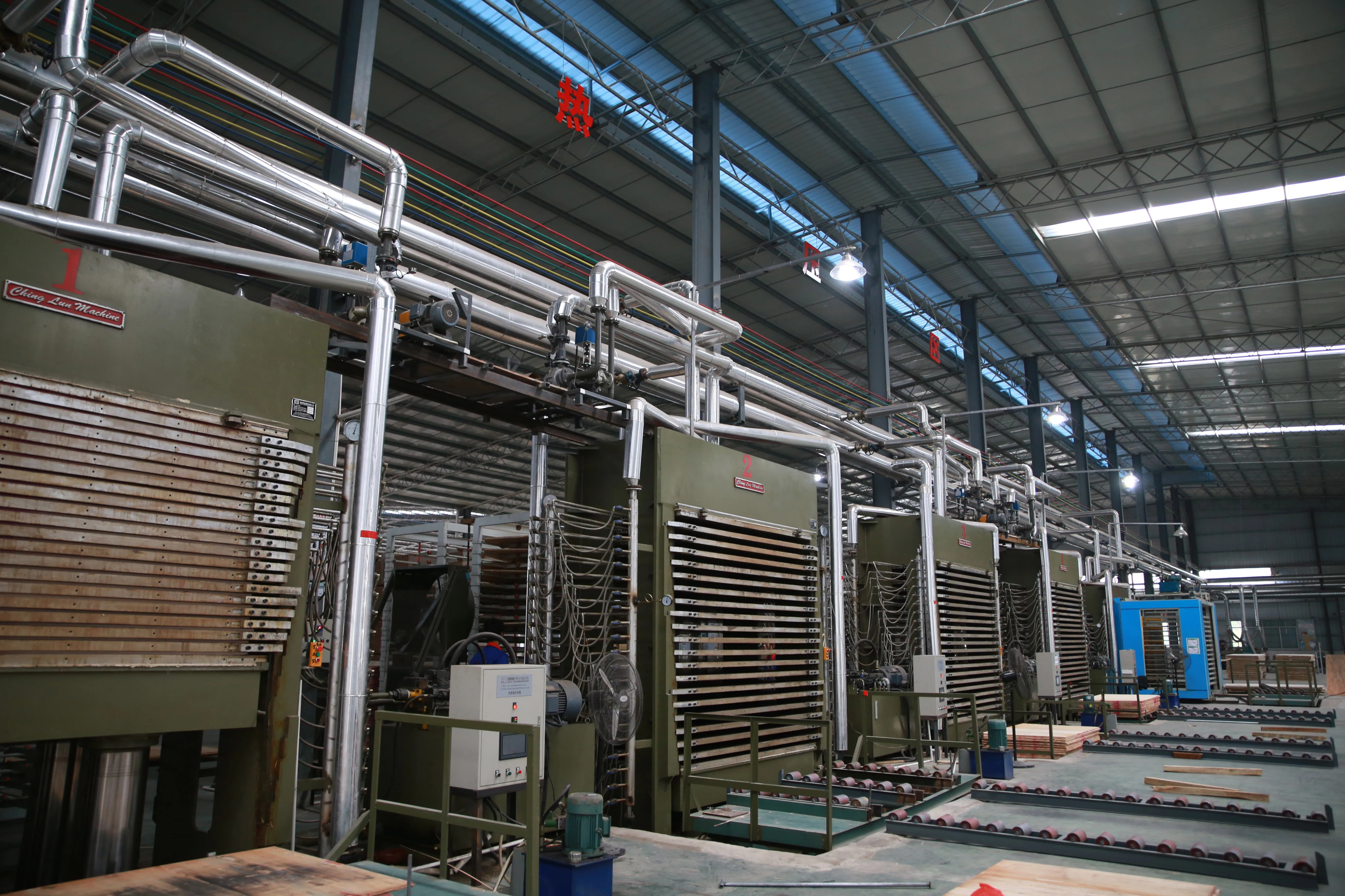 Factory Price Particleboard Melamine Faced Chipboard 18mm Flakeboards Plywood Board 4x9