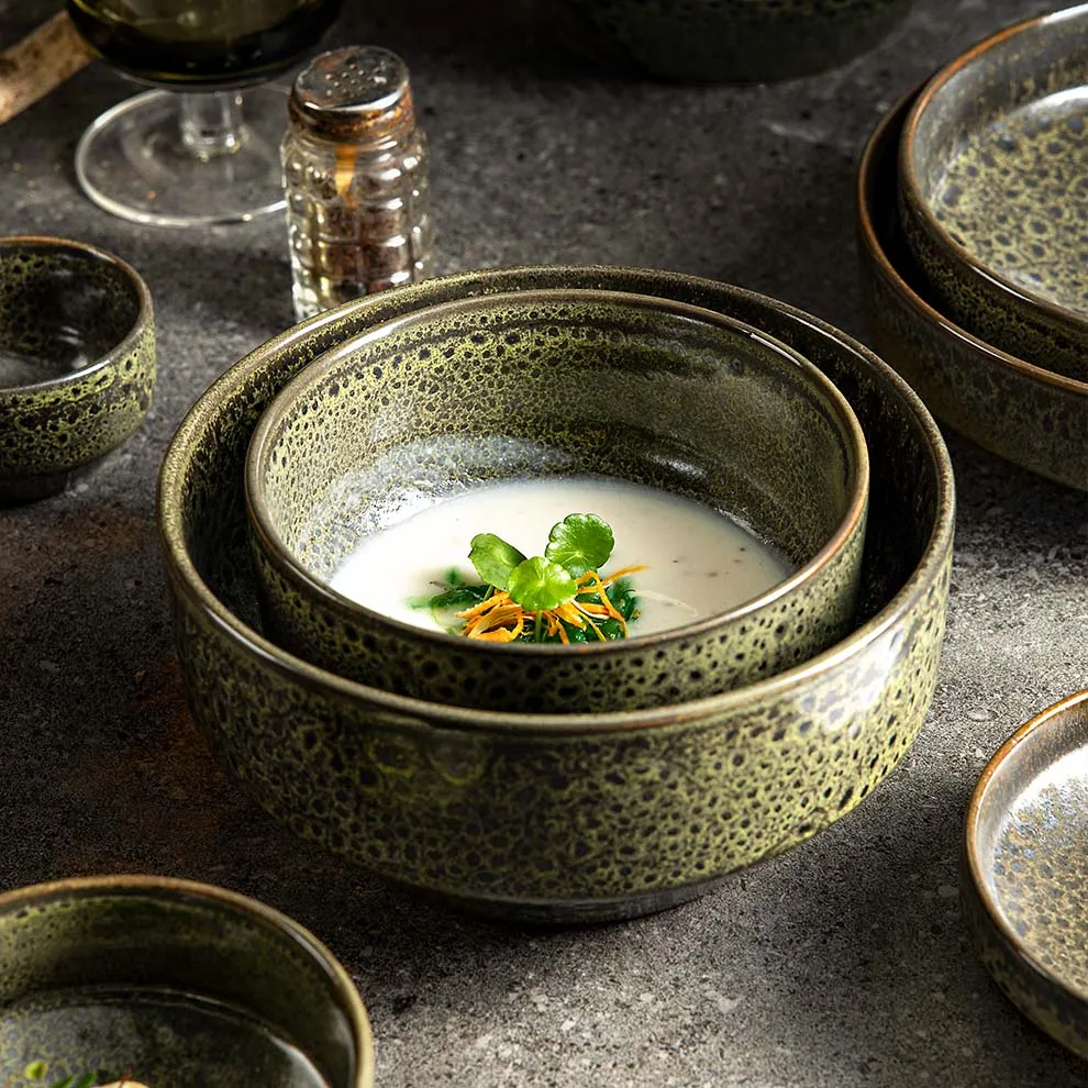 High Quality Green Reactive Japanese Platos Para Restaurante Ceramic Tableware Porcelain Restaurant Fine Dining Stoneware Plates