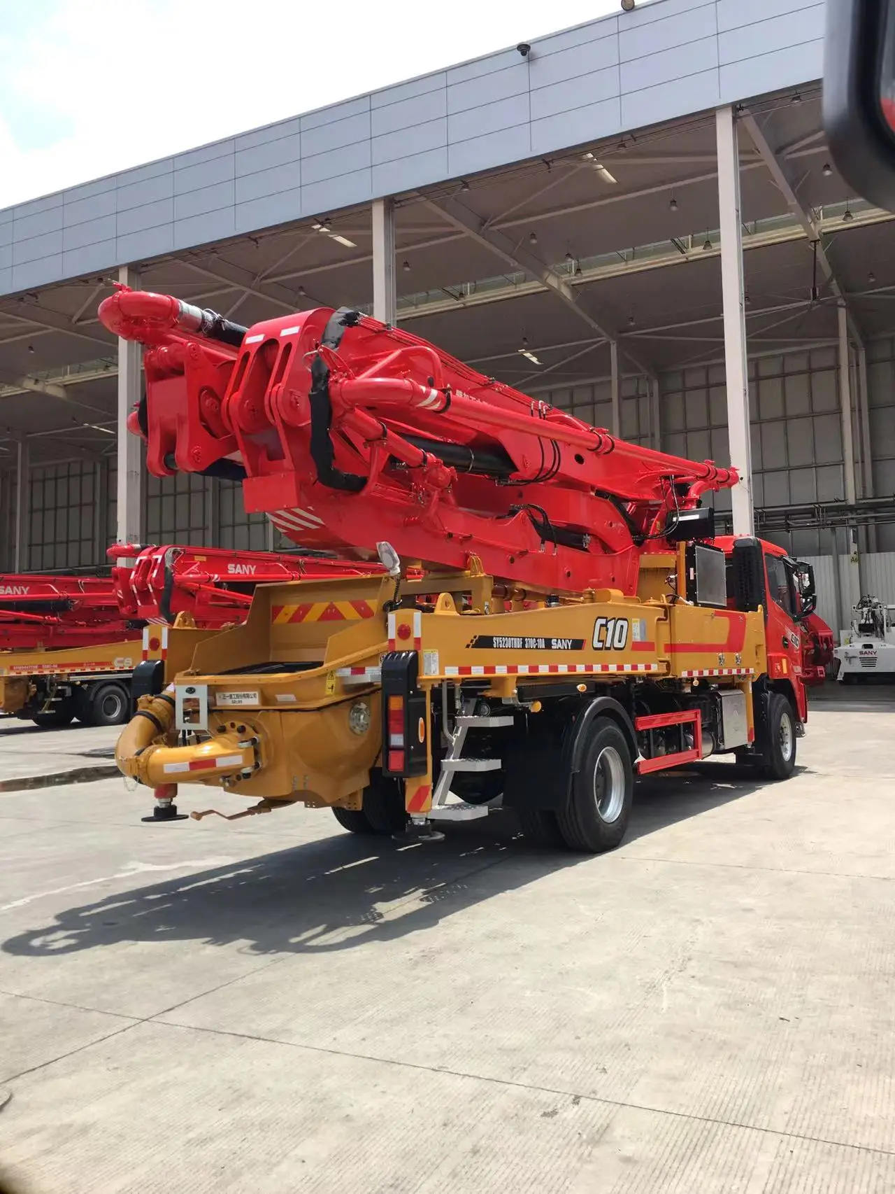 China Top Brand 56m Concrete Pump Truck SYM5449THBF 560C-8A for sale