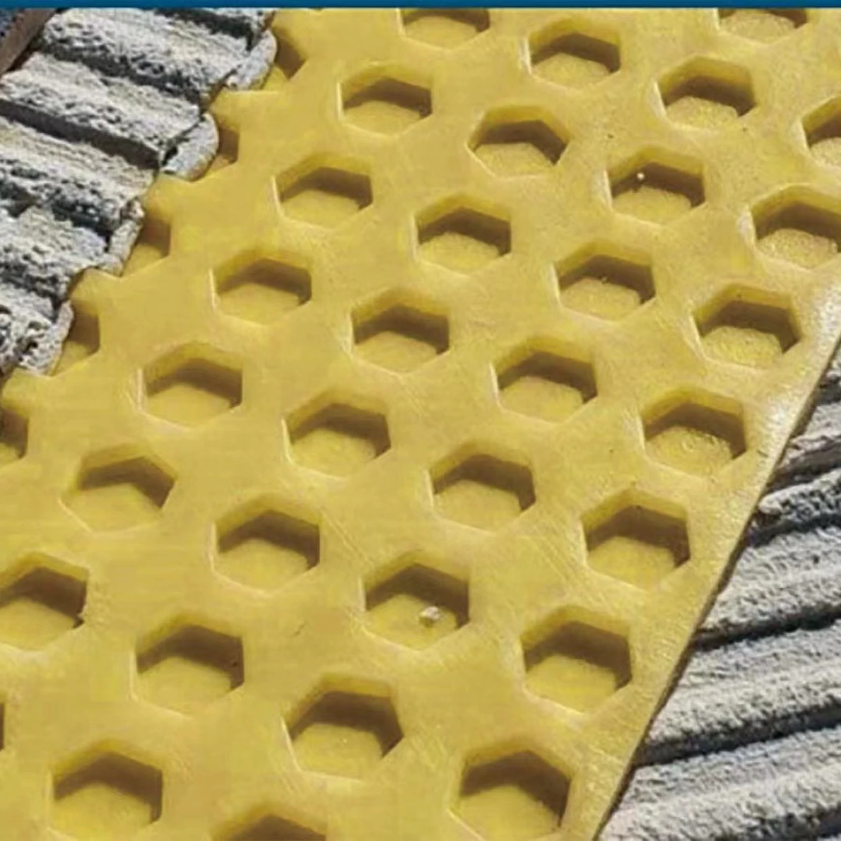 1m*20m Chinese Uncoupling Membrane Mesh Load Distribution wetroom membrane UM503M