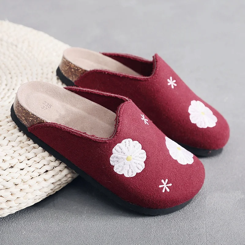 New Styles Nice Embroidery Felt Clogs for Women Ladies Teens with Comfort Cushion Insole