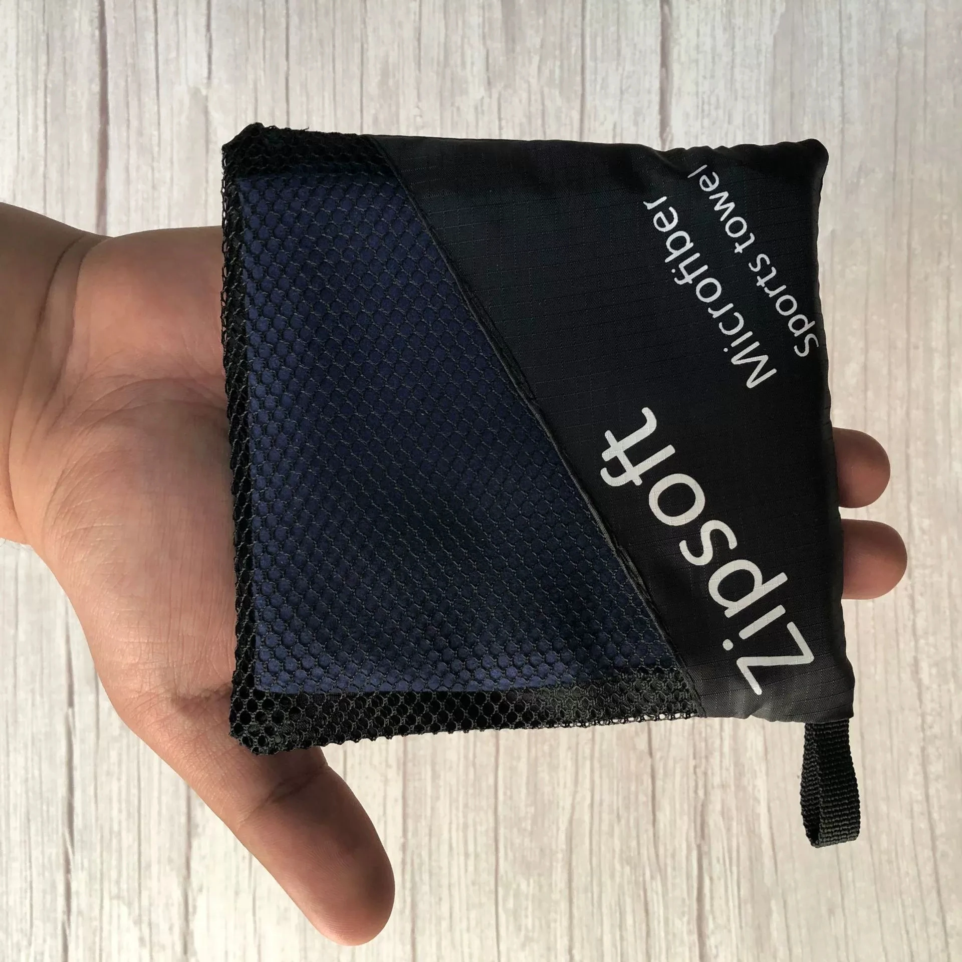 Super Absorbent Compact Thin Lightweight Quick Dry Fast Drying Microfiber Sports Towel with Mesh Bag