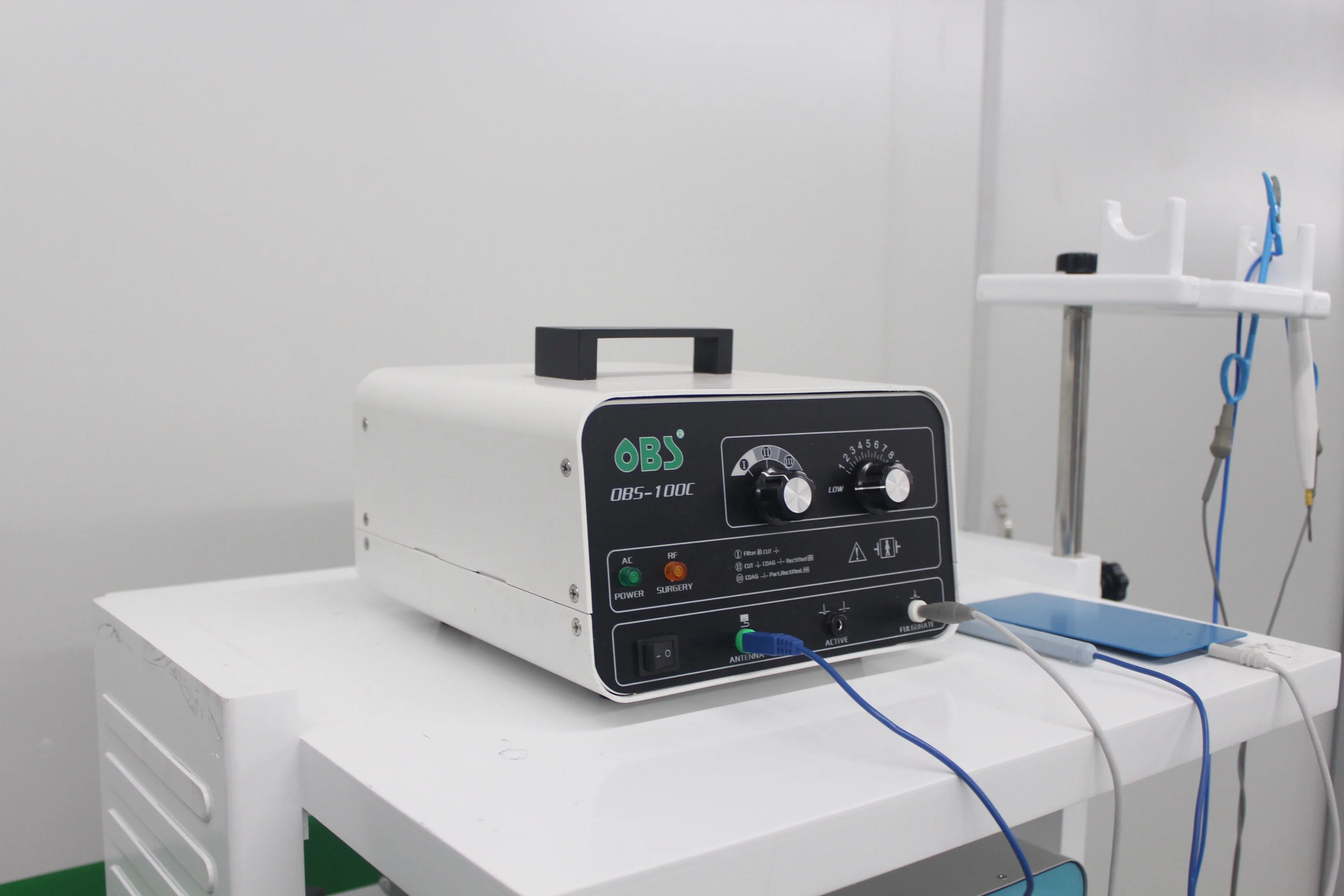 Electrosurgical Unit(ESU Generator) 100C(II)/RF/radio frequency/diathermy/cautery/3.8Mhz Electrosurgical generator