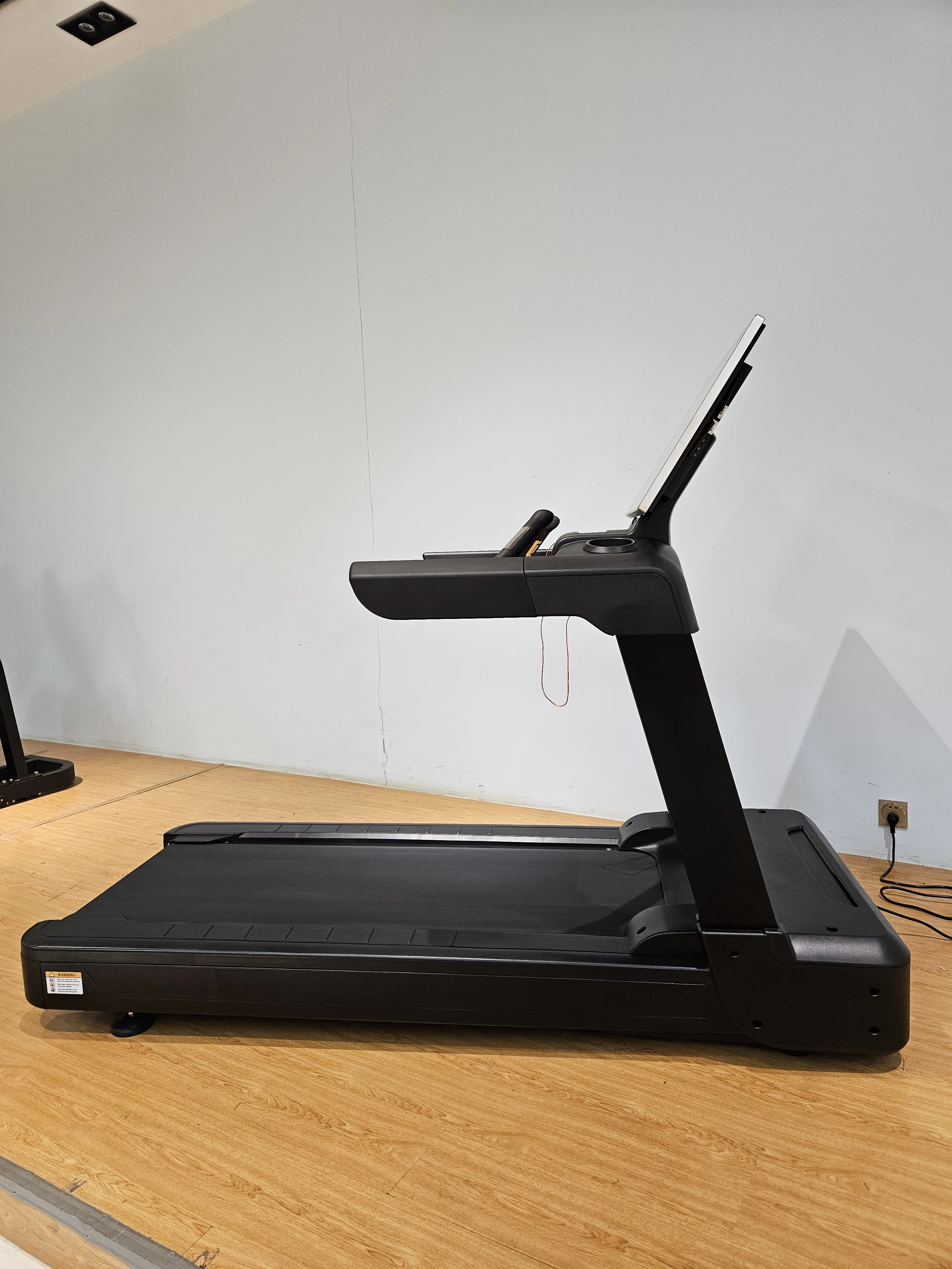 LZX-L30 Commercial Use Gym Equipment Indoor Touch Screen Running Machine For Body Exercise