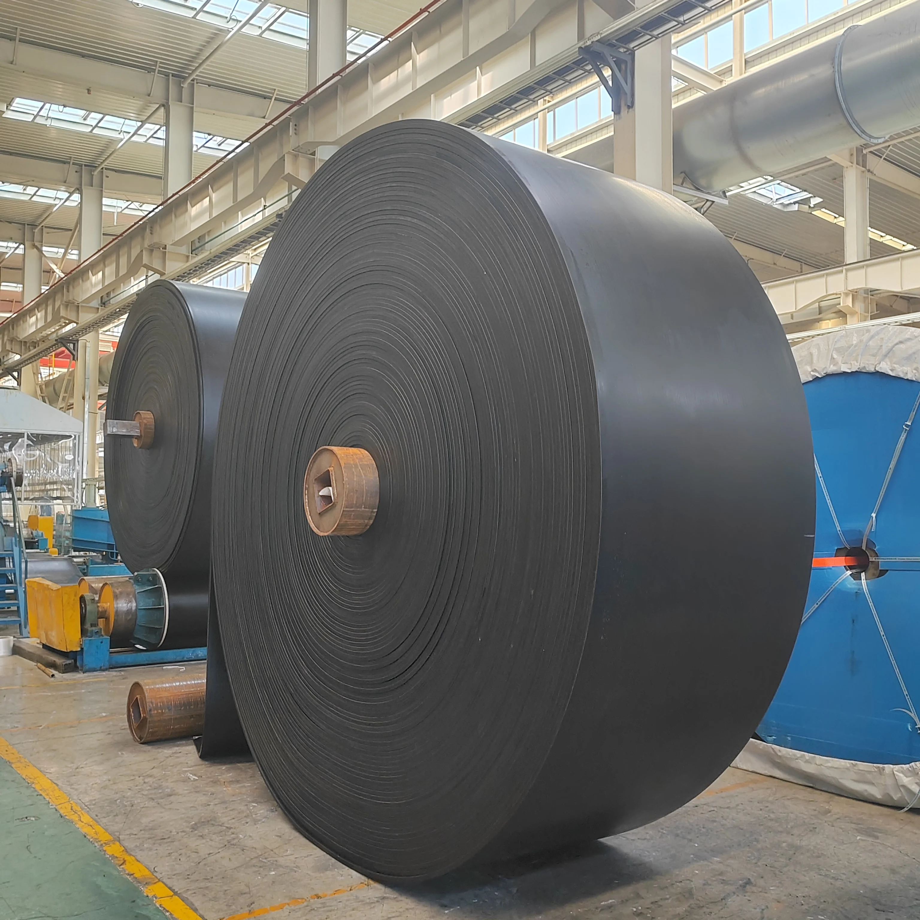 Very wear-resistant steel wire conveyor belt Rubber reinforced steel wire conveyor belt is suitable for stone crushing