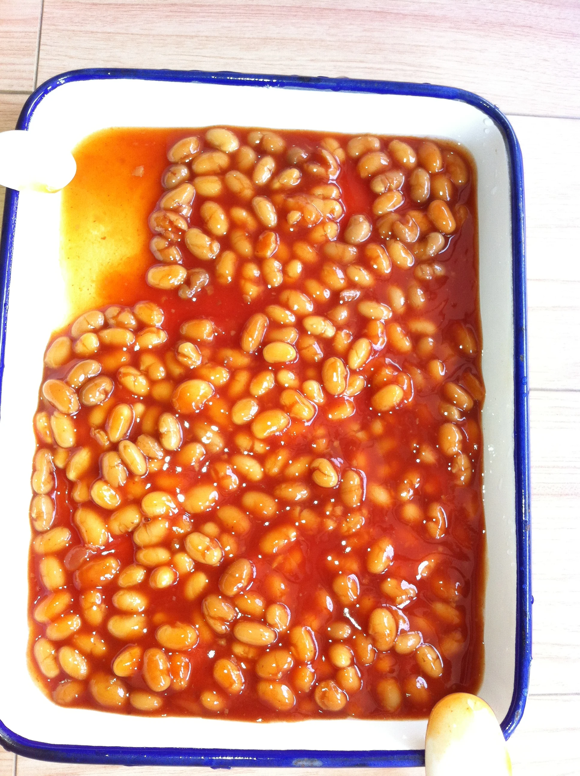 Canned baked brands in tomato sauce  425g