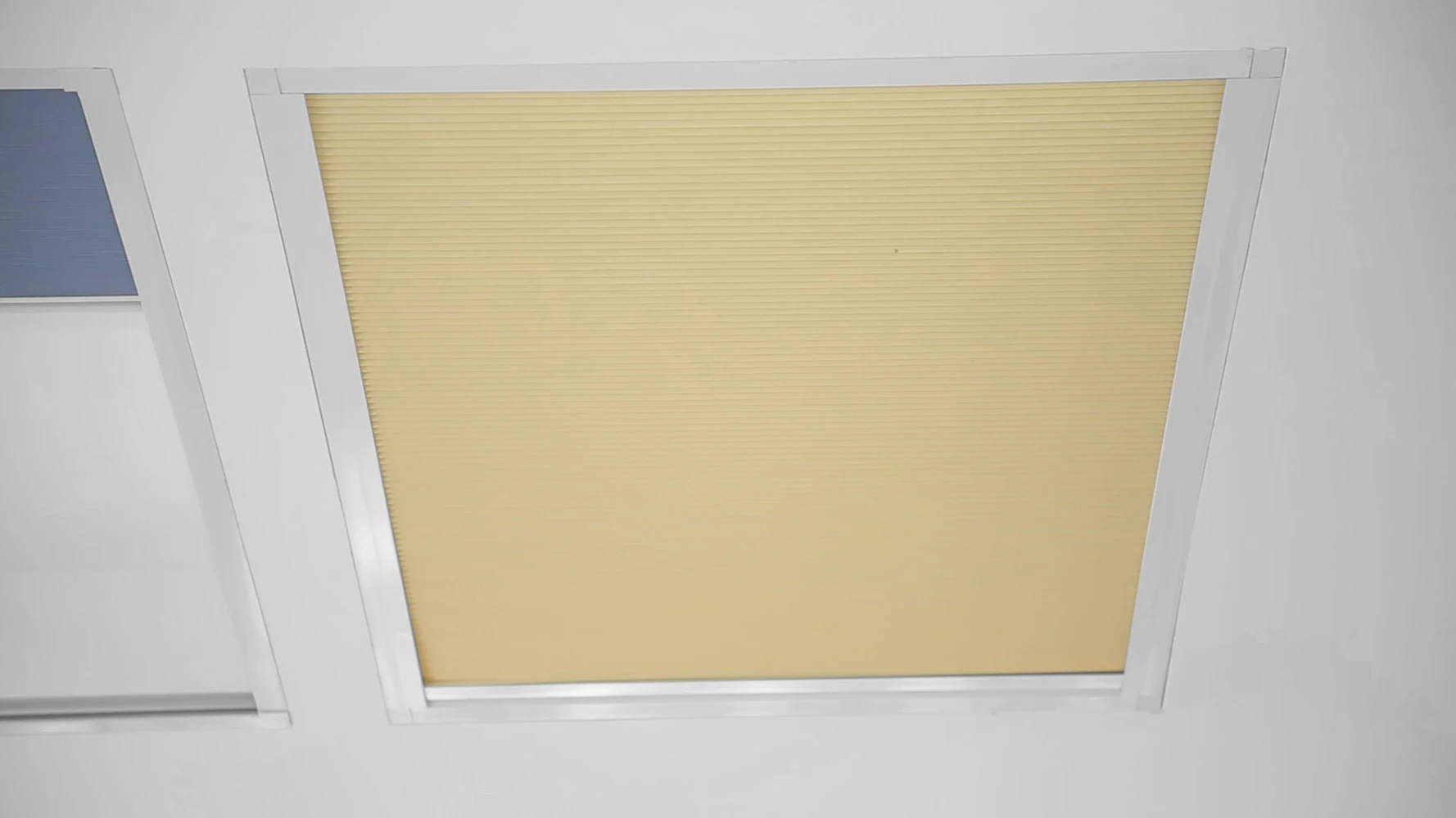 
Smart Start Cellular Chinese Blinds Wholesale Polyester skylight fabric window motorized Honeycomb blinds cordless 