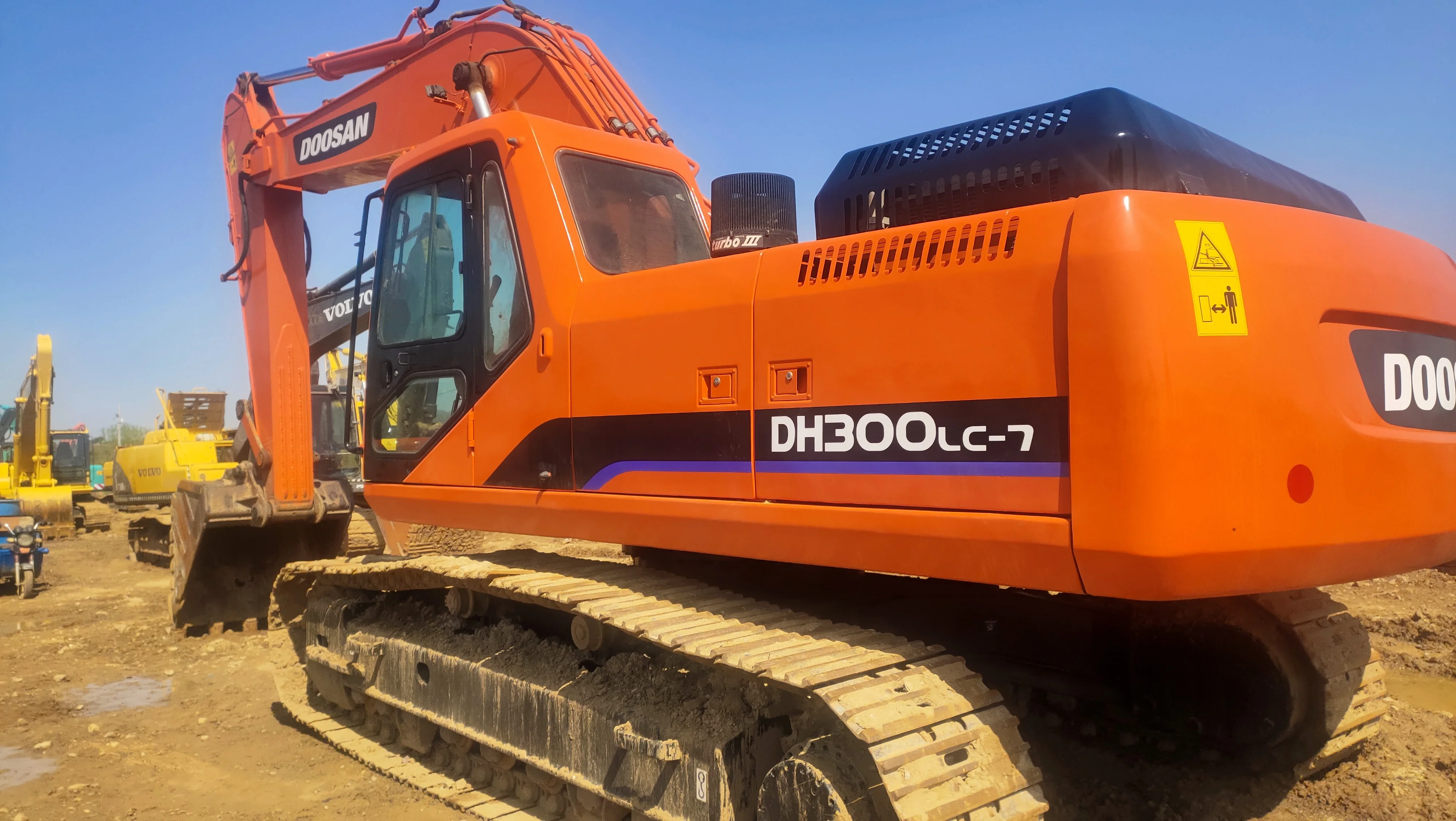 daewoo doosan excavator dx300 dx225 dx140 dx150LC used excavators are located in Chna for sale