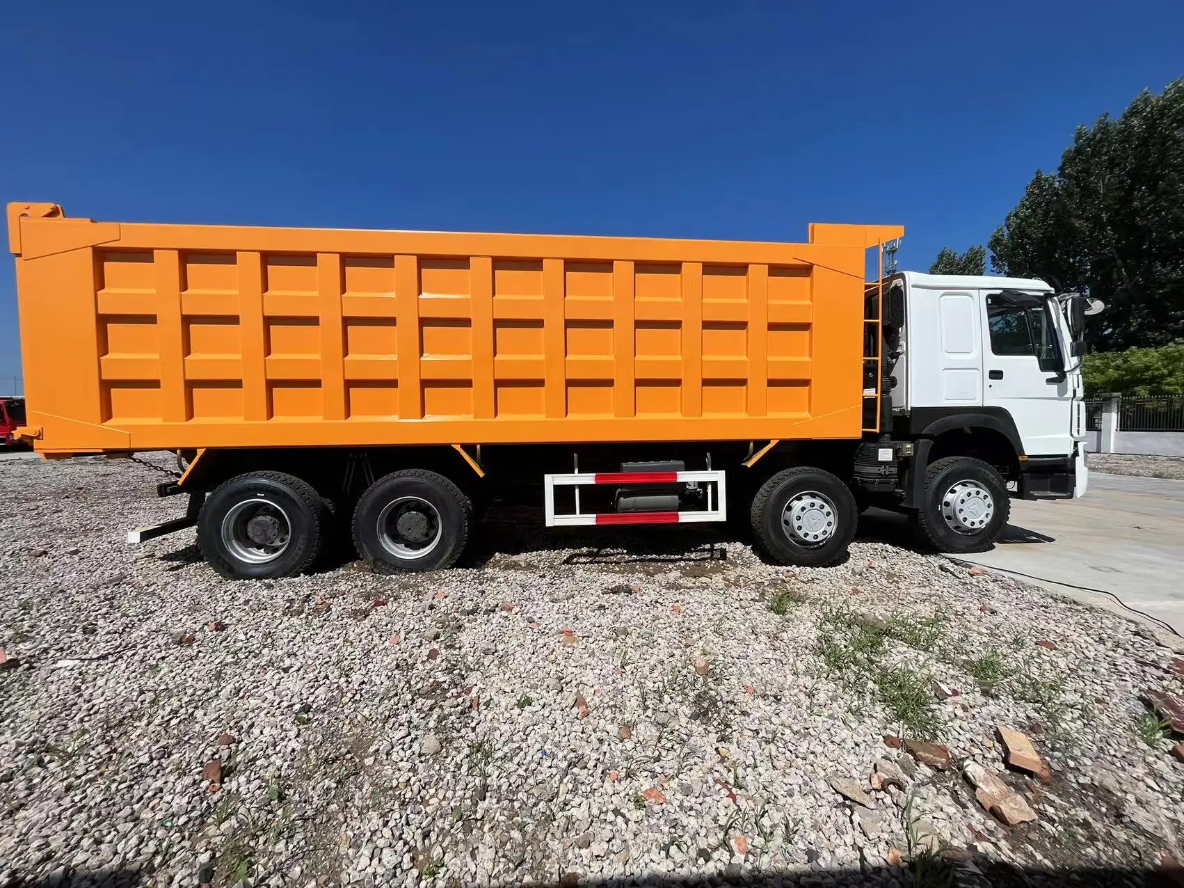 Used Sinotruck HOWO 8X4 371/375/420HP Dump Truck Price Used Tipper Trucks for Sale
