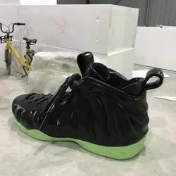 Fiberglass large sports shoe model Resin fiber decoration custom An outdoor welcoming statue Resin handicraft factory