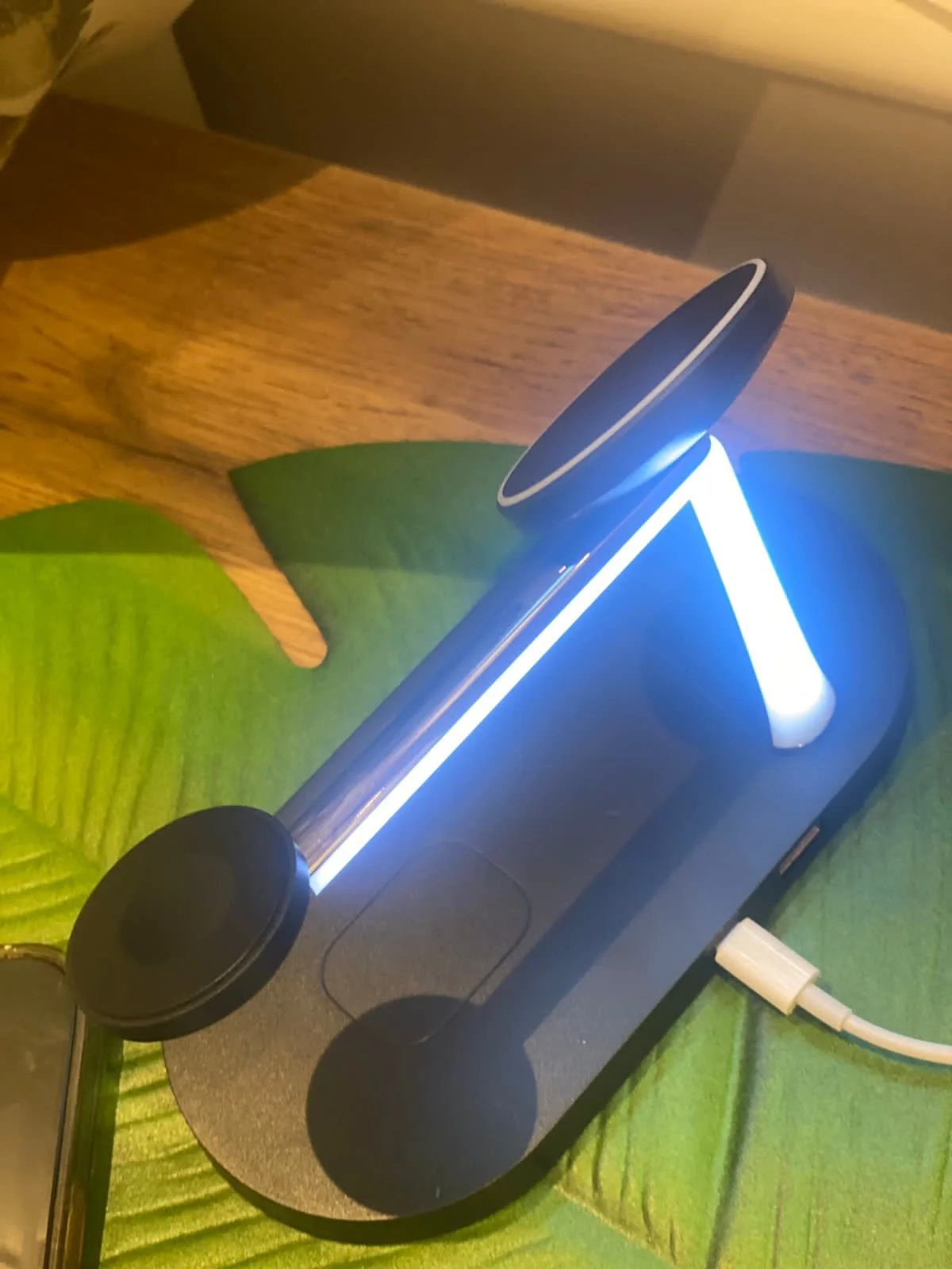 new innovative products 2022 3 in 1 Magnetic Wireless Charger 15W Fast Charging Station for iPhone 14/Samsung Galaxy