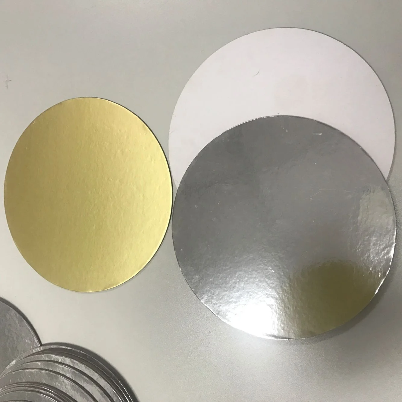 Round Foil Embossed Cake Boards food grade  Double Thick Cake Board  in bulk wholesale