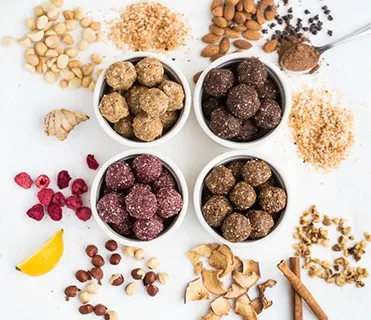 Coconut Sesame Dates Chocolate Bliss Ball Encrusting Machine / small energy bites ball making machine