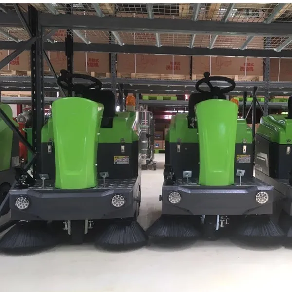 China Battery-powered ride-on floor sweeper, left side brush road sweeping machine