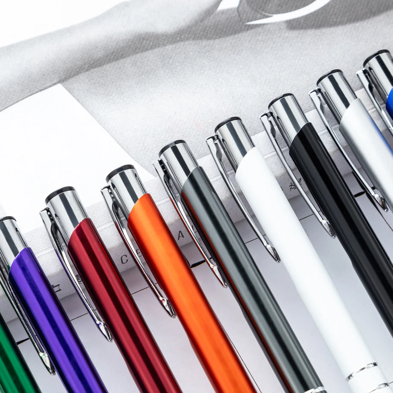 High Quality OEM Multi-color Metal Ballpoint Pens Custom Logo Retractable Ballpoint Pens Promotional Pens