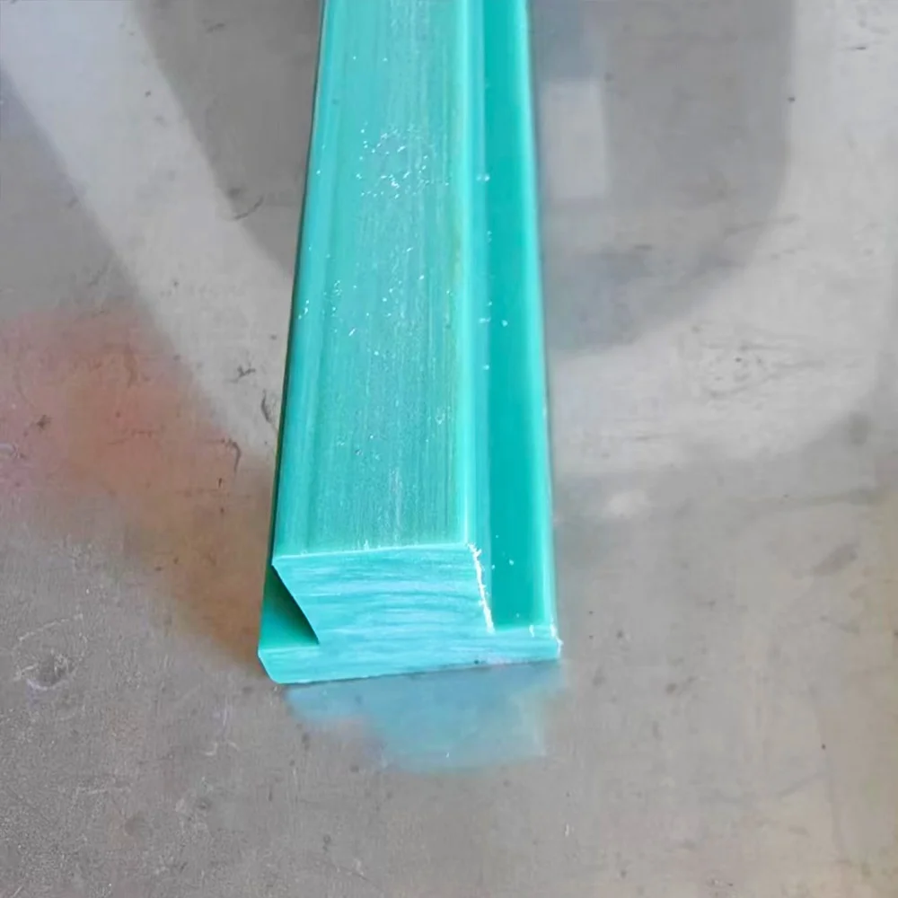 Многоцветные пластиковые экструзионные полоски uhmwpe пользовательский профиль upvc материал для раздвижных окон