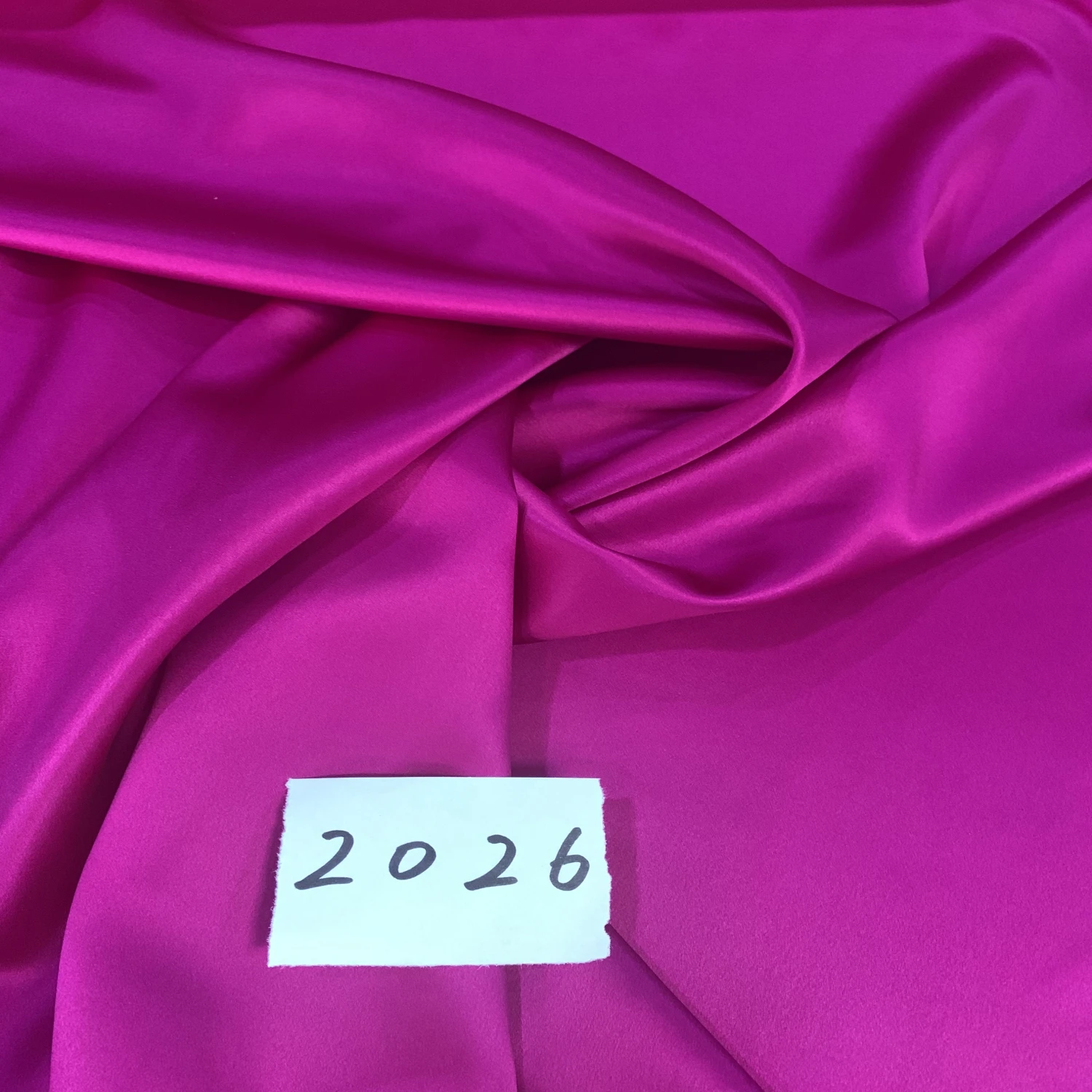 Wholesale OEM RTS 30m/m Mulberry Silk Fabric Supplier High Quality 100% Pure Satin Silk Fabric 114cm wide