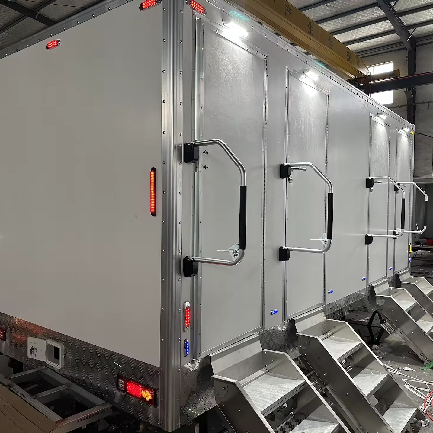 Factory Luxury Mobile Bathroom Trailer Portable Toilets Manufacturers Portable Bathroom Shower and Toilet Restroom Trailer China