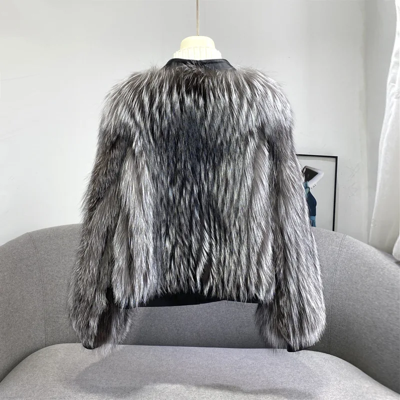 Models Show Latest Design Short Deep V-Neck Collar Natural Silver Fox Fur Coat Long Sleeve Single Button Fur Coats For Ladies