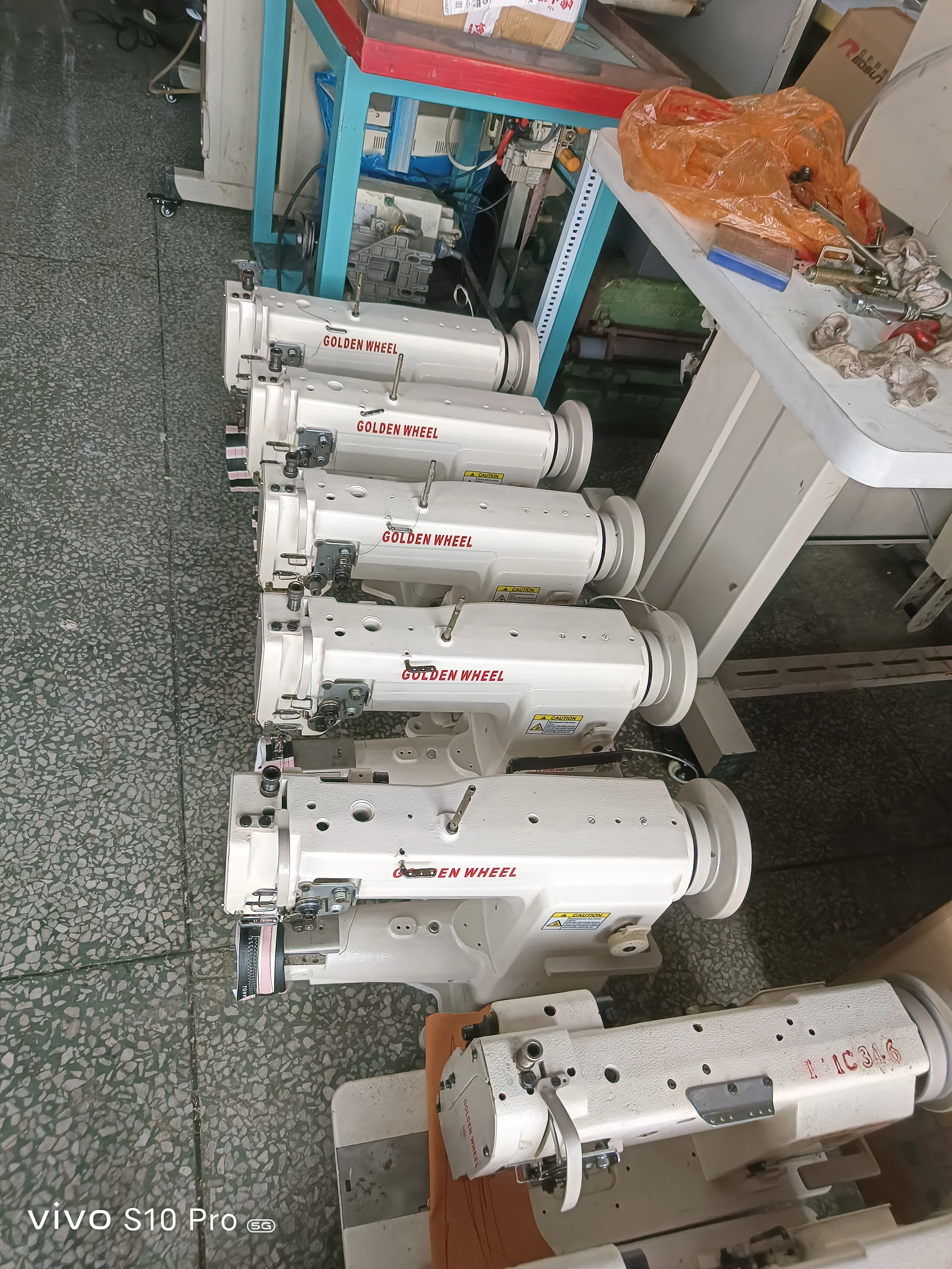 Best Price Golden Wheel CS-8243 Single Needle Cylinder Cart Interlocking Sewing Machine for Thick Material