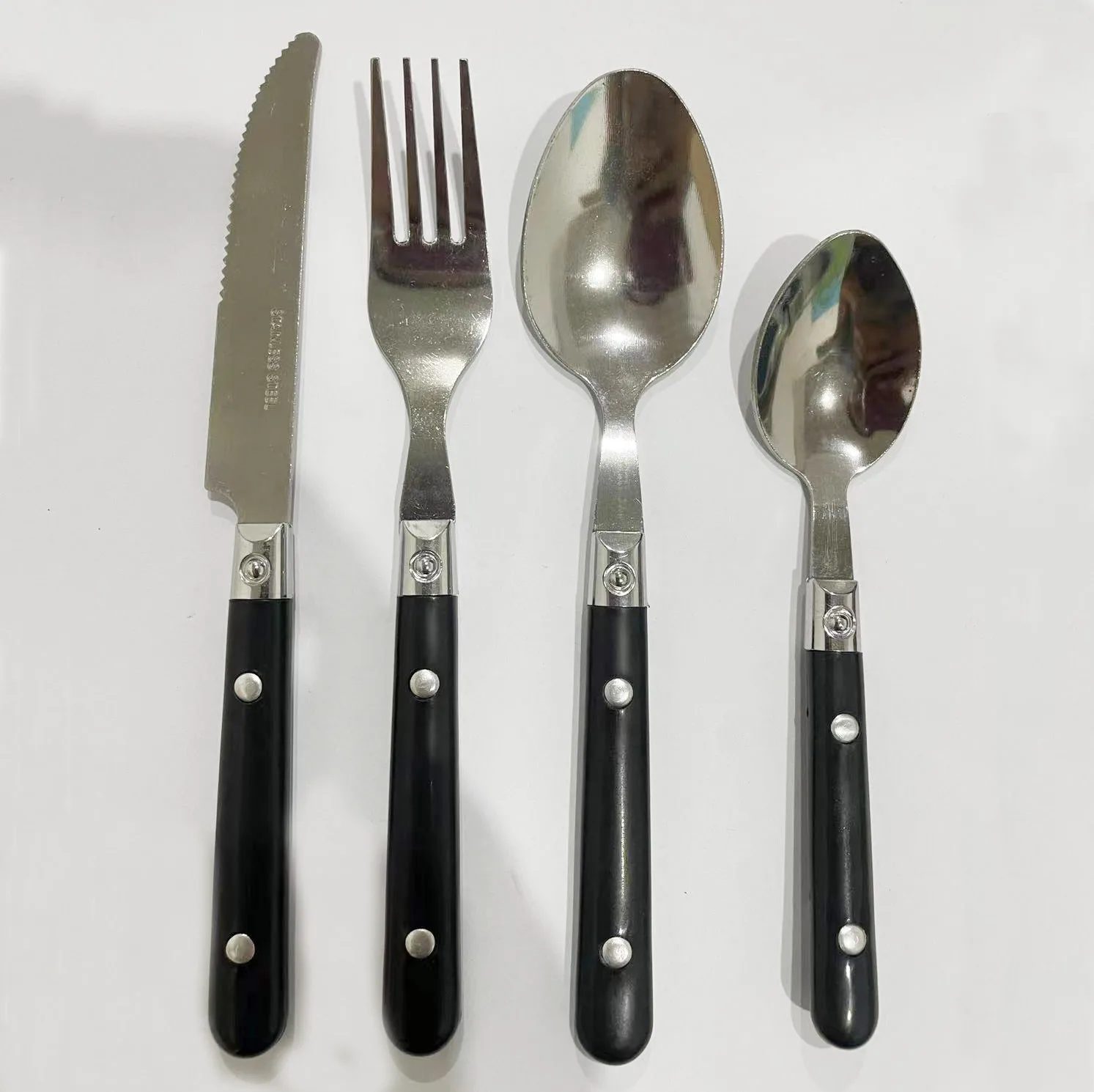 Набор столовых приборов из нержавеющей стали 16 шт.