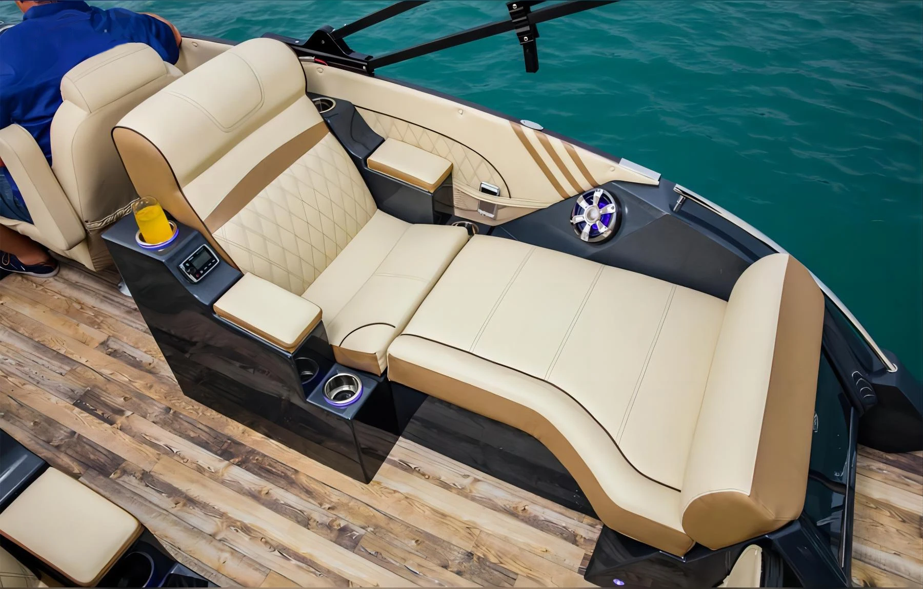 2024 Ecocampor 27ft Luxury Leisure Yacht All Welded Aluminum Pontoon Boat Ce Certified And Sold With Passenger Seats