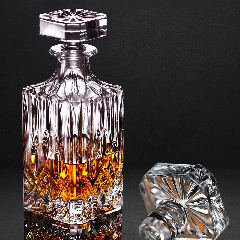 Wholesale Crafted Glass Decanter and Whisky Glasses Set Elegant Whiskey Decanter with Cocktail Glasses luxury gift set