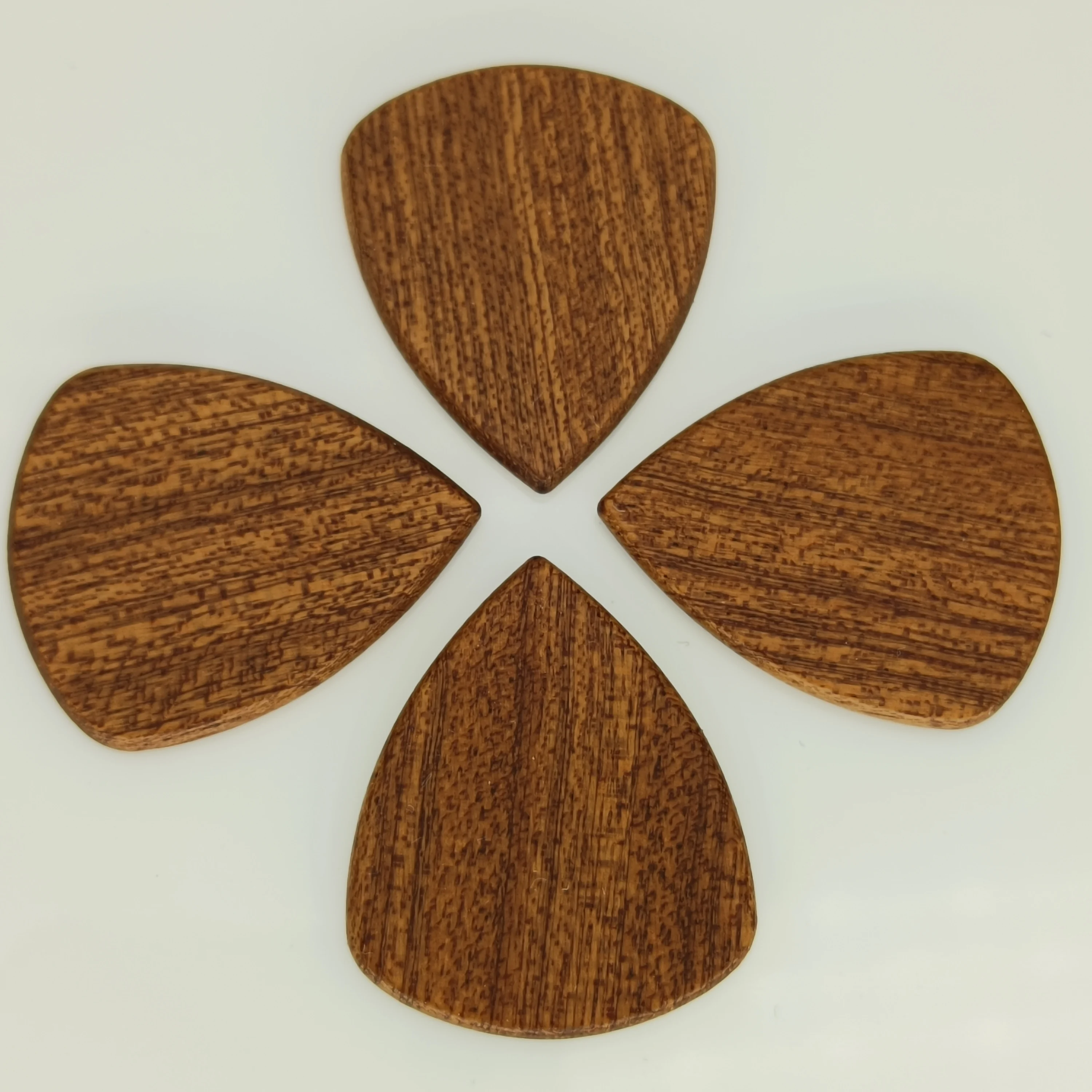 simple durable Guitar / bass / ukulele plucking Brazilian rosewood pick guitar