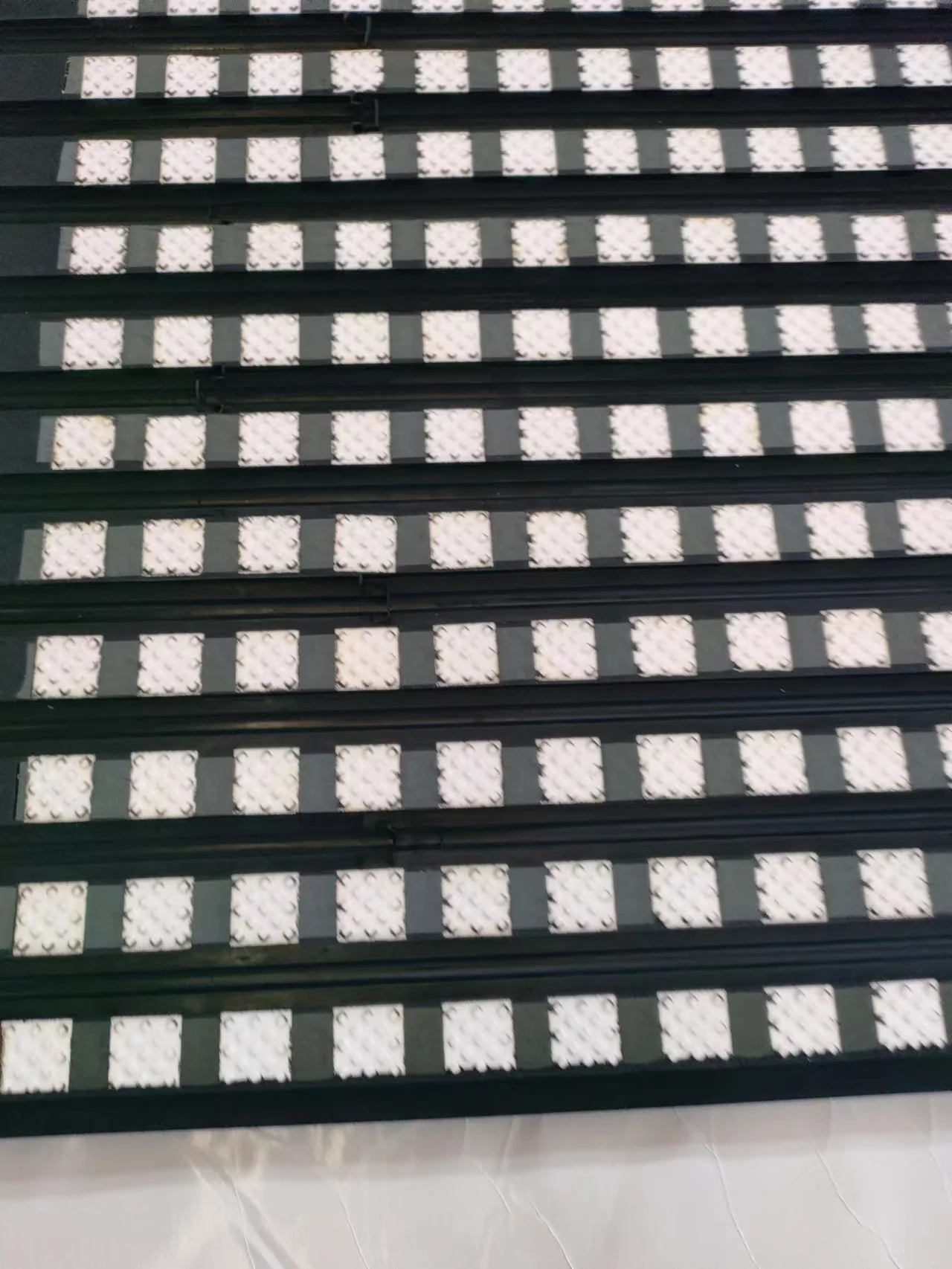 Slip abrasion resistant ceramic lagging rubber sheet for belt pulley