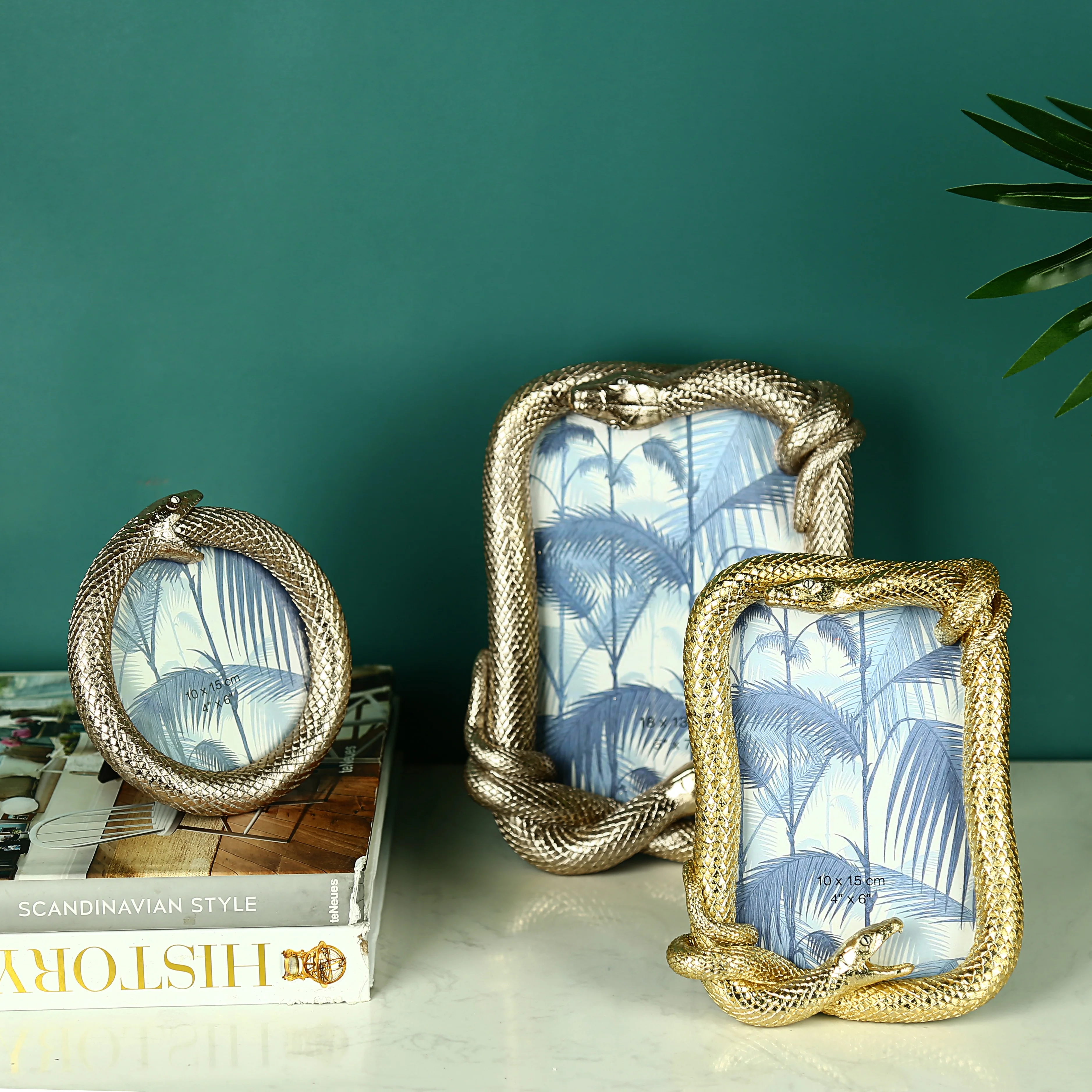 
Wholesale open hot sexy girl polyresin snake photo frame 