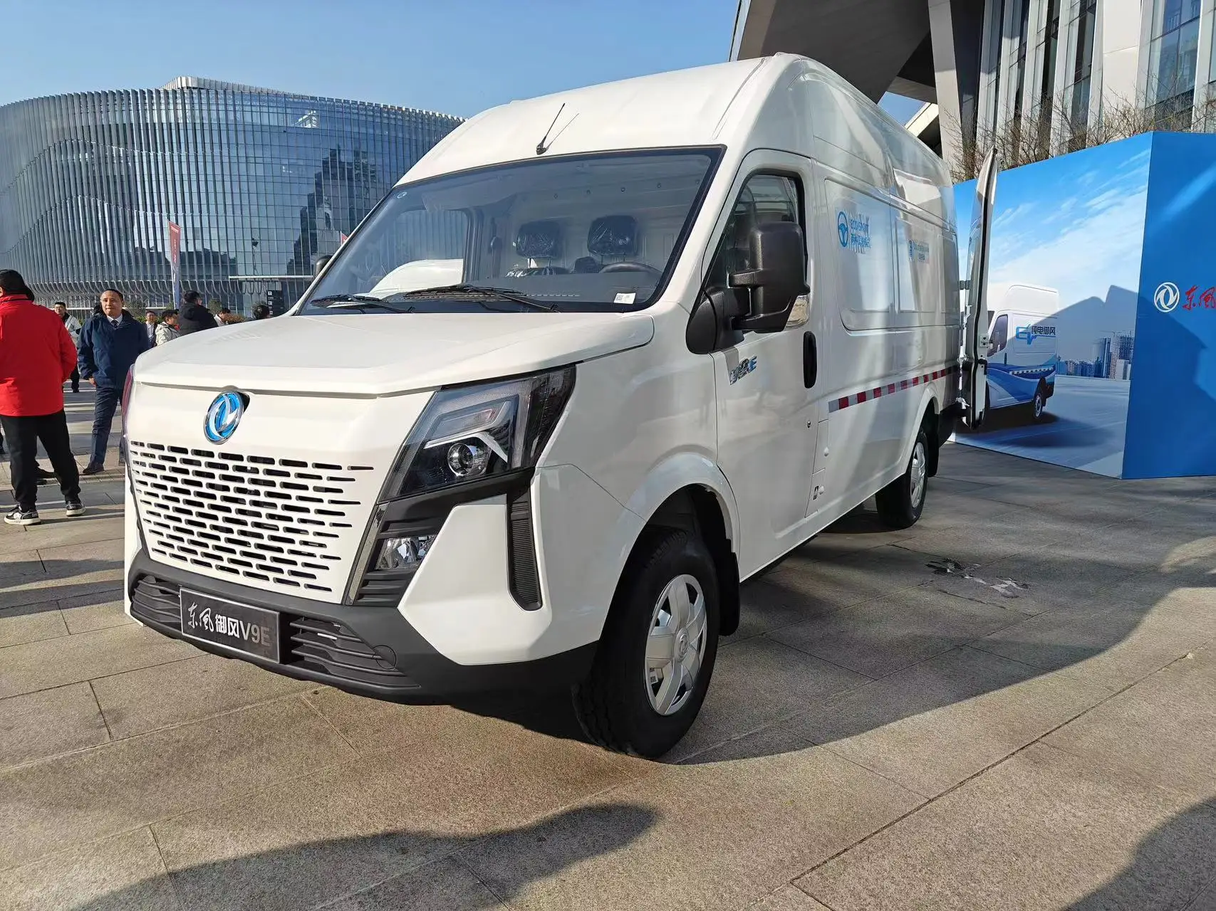 2024 Newly Arrival DFAC V9 Diesel Powered 2 Seats Cargo Microvan with 12cbm Cargo Space M9T Engine A/C on Sale