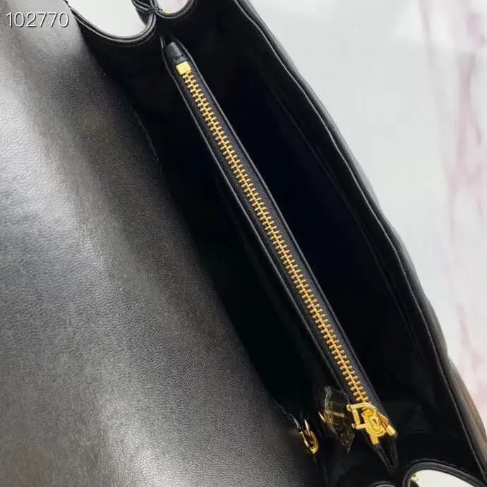 New designer fashion chain shoulder bag messenger bag top quality lamb leather ladies diagonal handbag handbag factory sale 