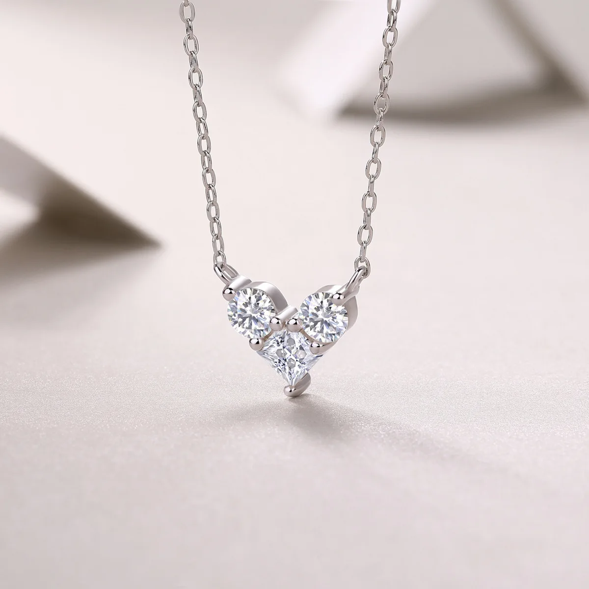 Custom vvs moissanite heart pendant necklace women wedding jewelry 925 sterling silver 3Grain gra certified moissanite necklace