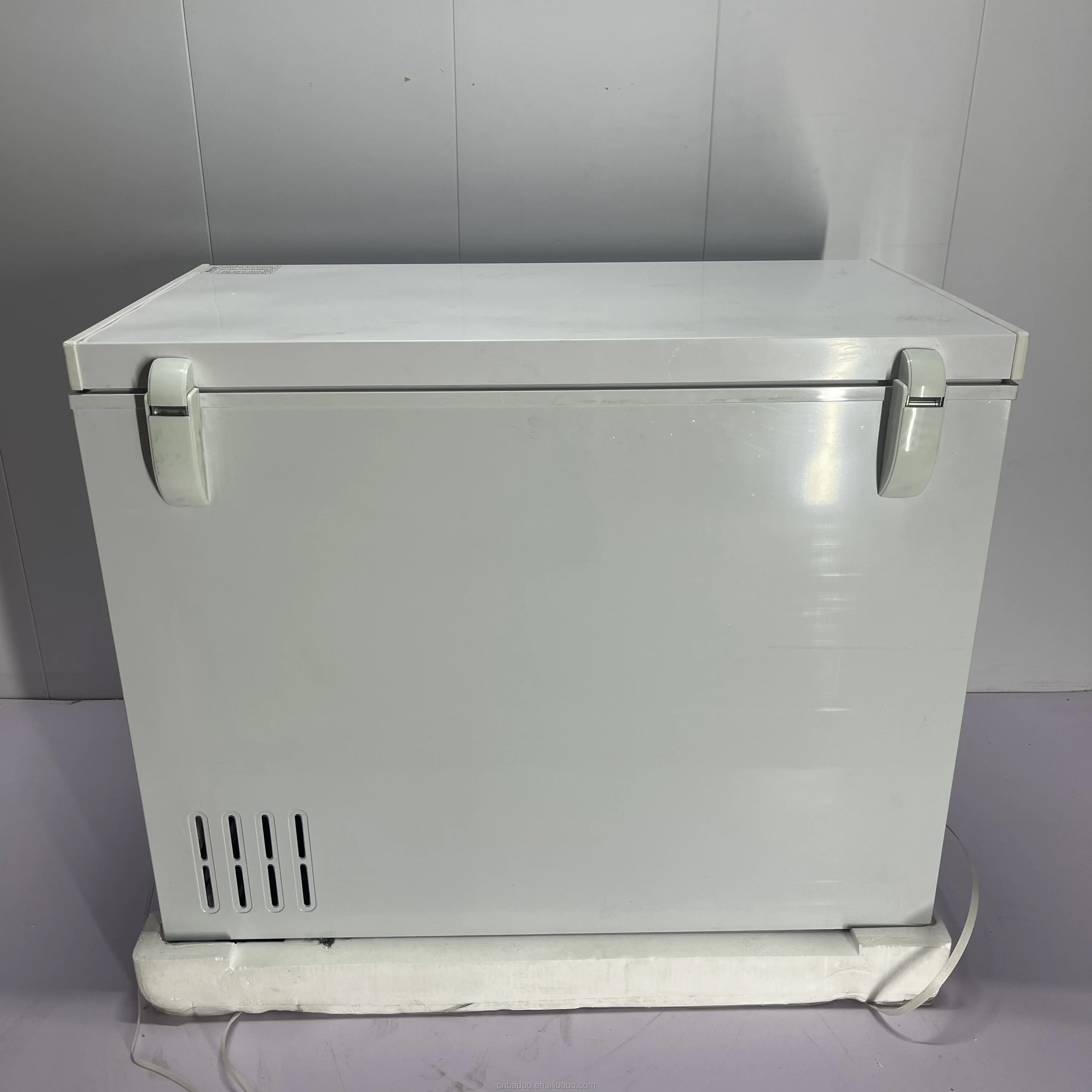 Hot selling Single Door Small Freezer Electric Larder Drinks Cabinet Small Freezers China Chest Type Small Freezer for Ice Cream