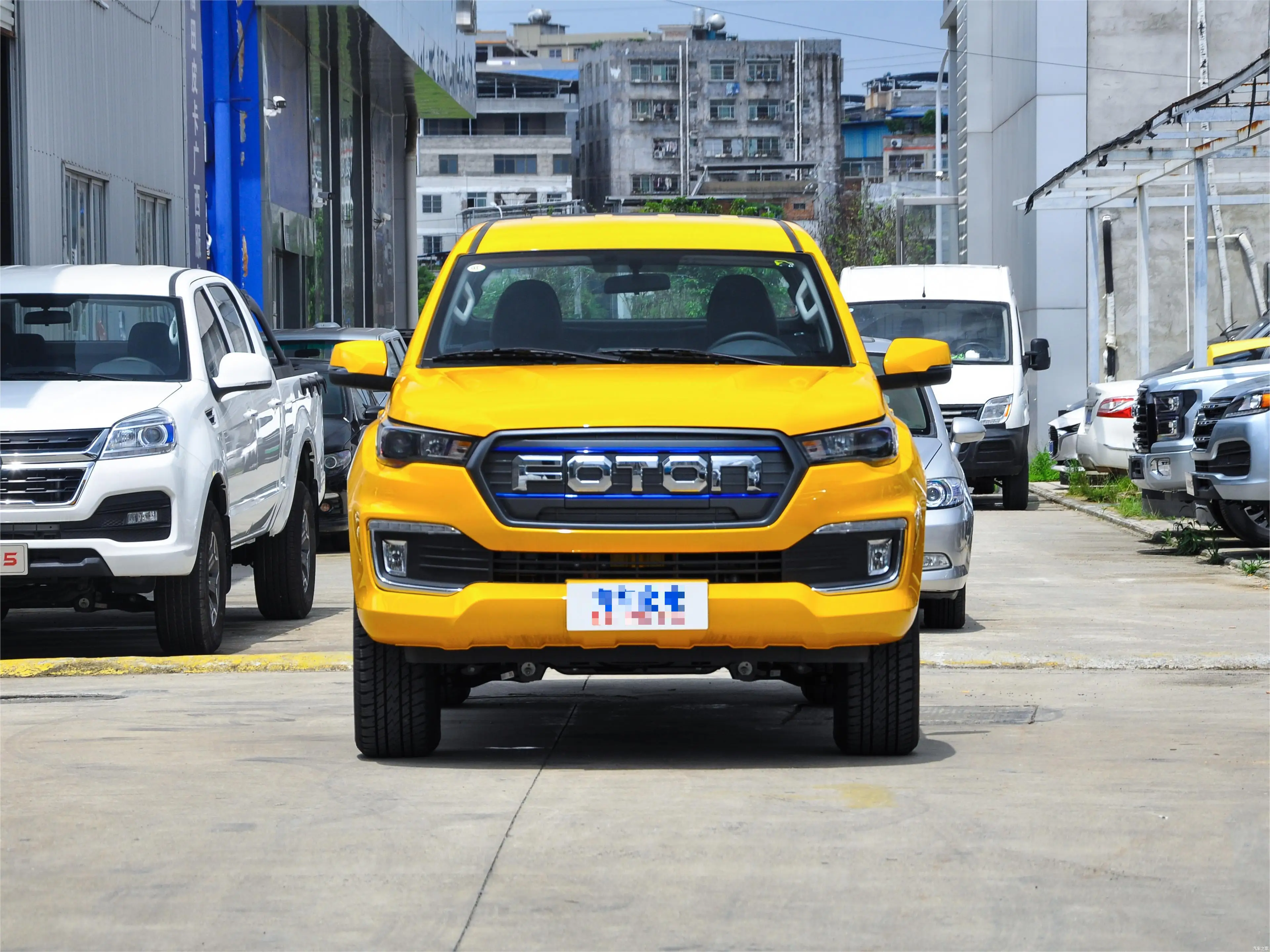 Hot sales in 2022 pickup 4*2 factory wholesale chinese electric pickup trucks for sale