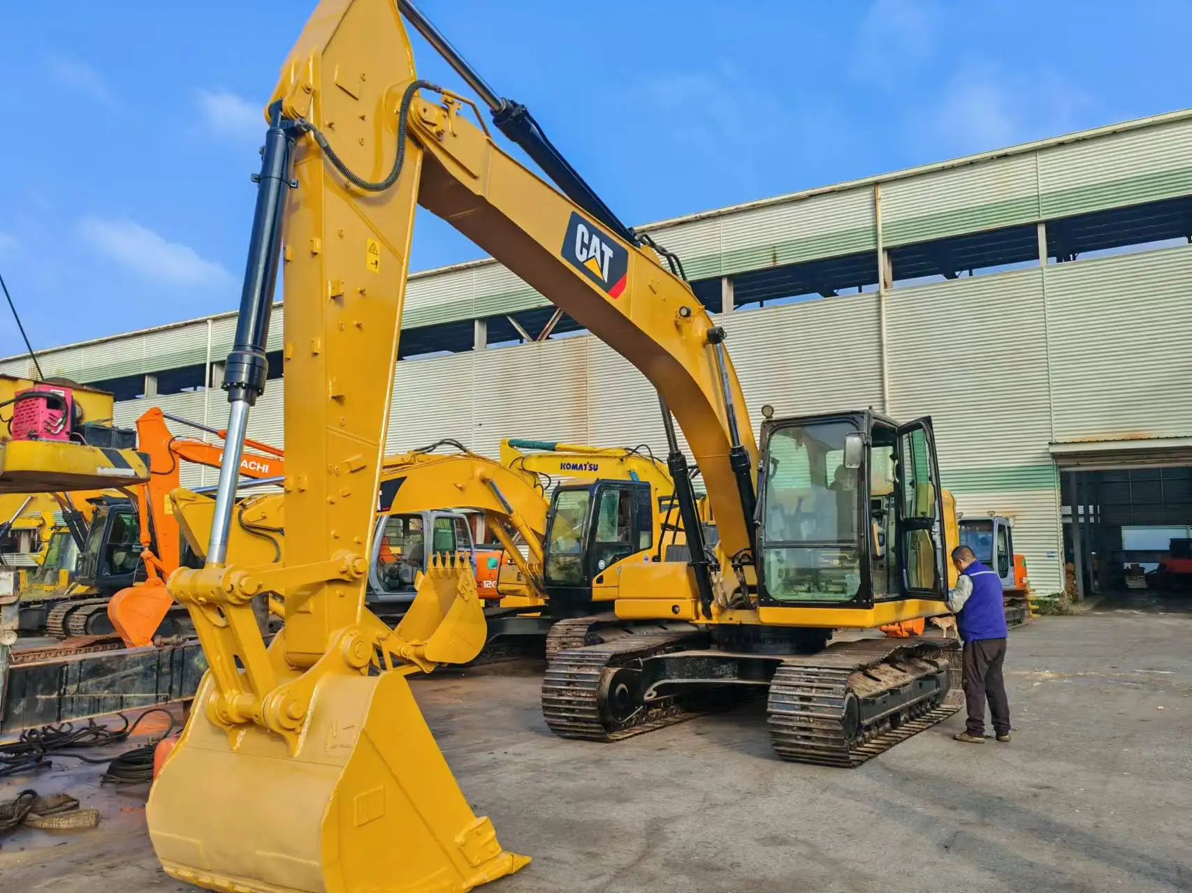 Japan caterpillar used hydraulic tracked excavator 320D cat 20 ton 320GC 320GX earth-moving machinery for sale