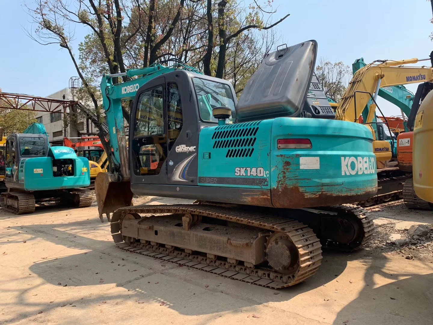 
Exporting Japanese original used Kobelco SK140 excavator in my warehouse 