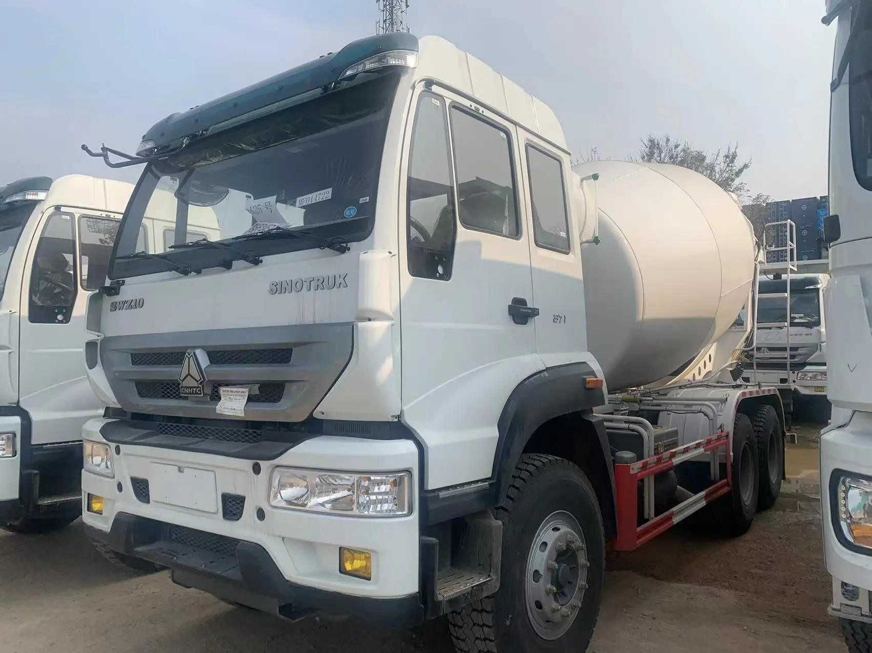 SINOTRUK 6X4 GOLDEN PRINCE Euro2 371 л.с. 25 тонн Емкость 10 куб. М миксер