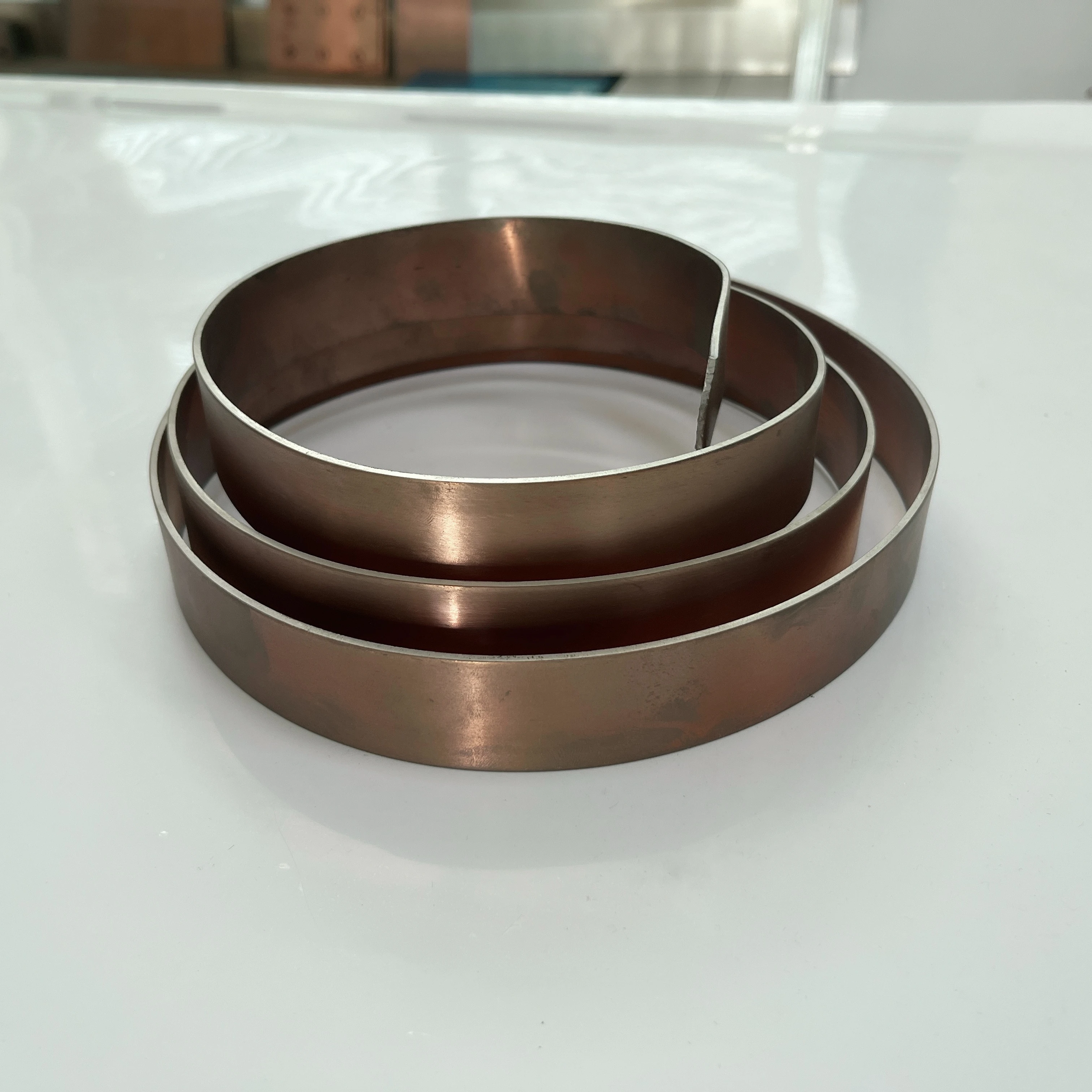 Высокая прочность и проводимость al-cu биметаллическая свернутая алюминиевая накладка, покрытая медной полосой для аккумуляторных батарей