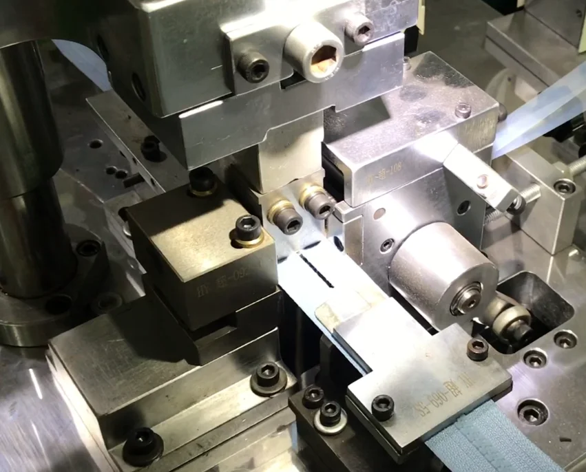 ZYN plastic zipper auto tape sealing machine for making zipper machine